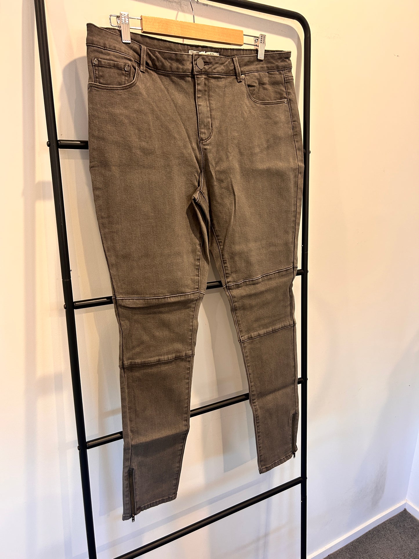 Ezibuy Skinny Jeans - Size 16 (BNWT)