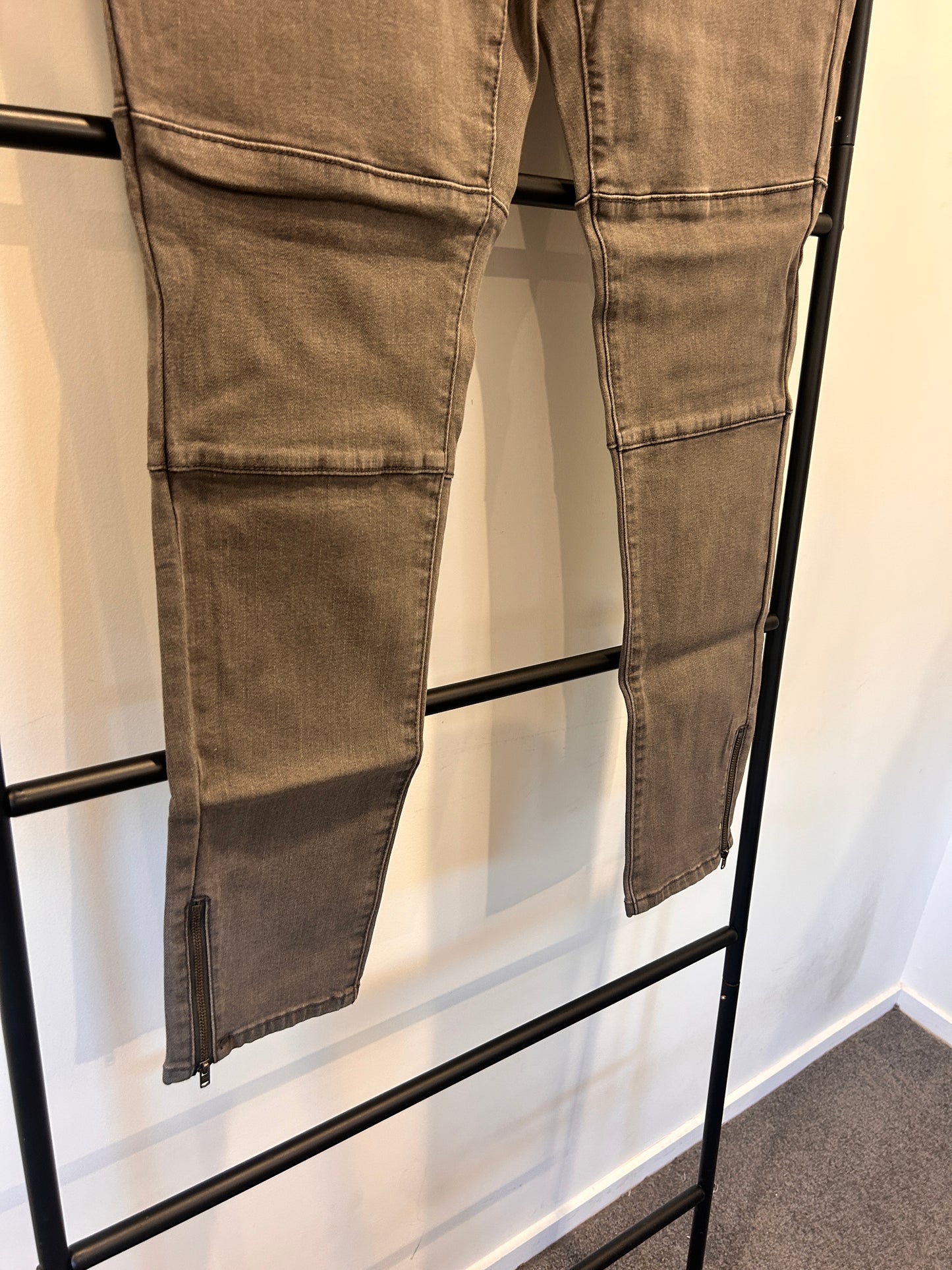 Ezibuy Skinny Jeans - Size 16 (BNWT)