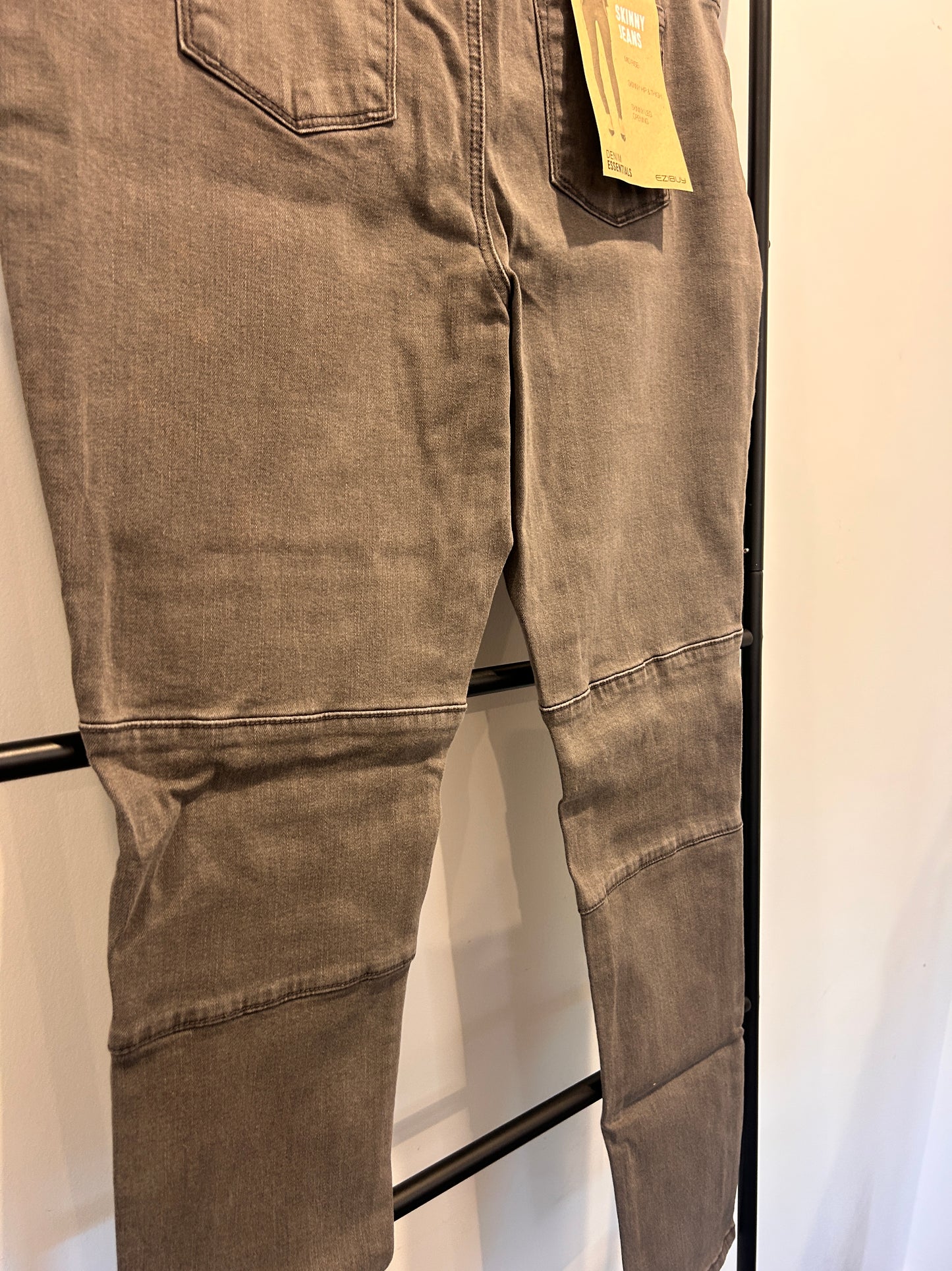Ezibuy Skinny Jeans - Size 16 (BNWT)