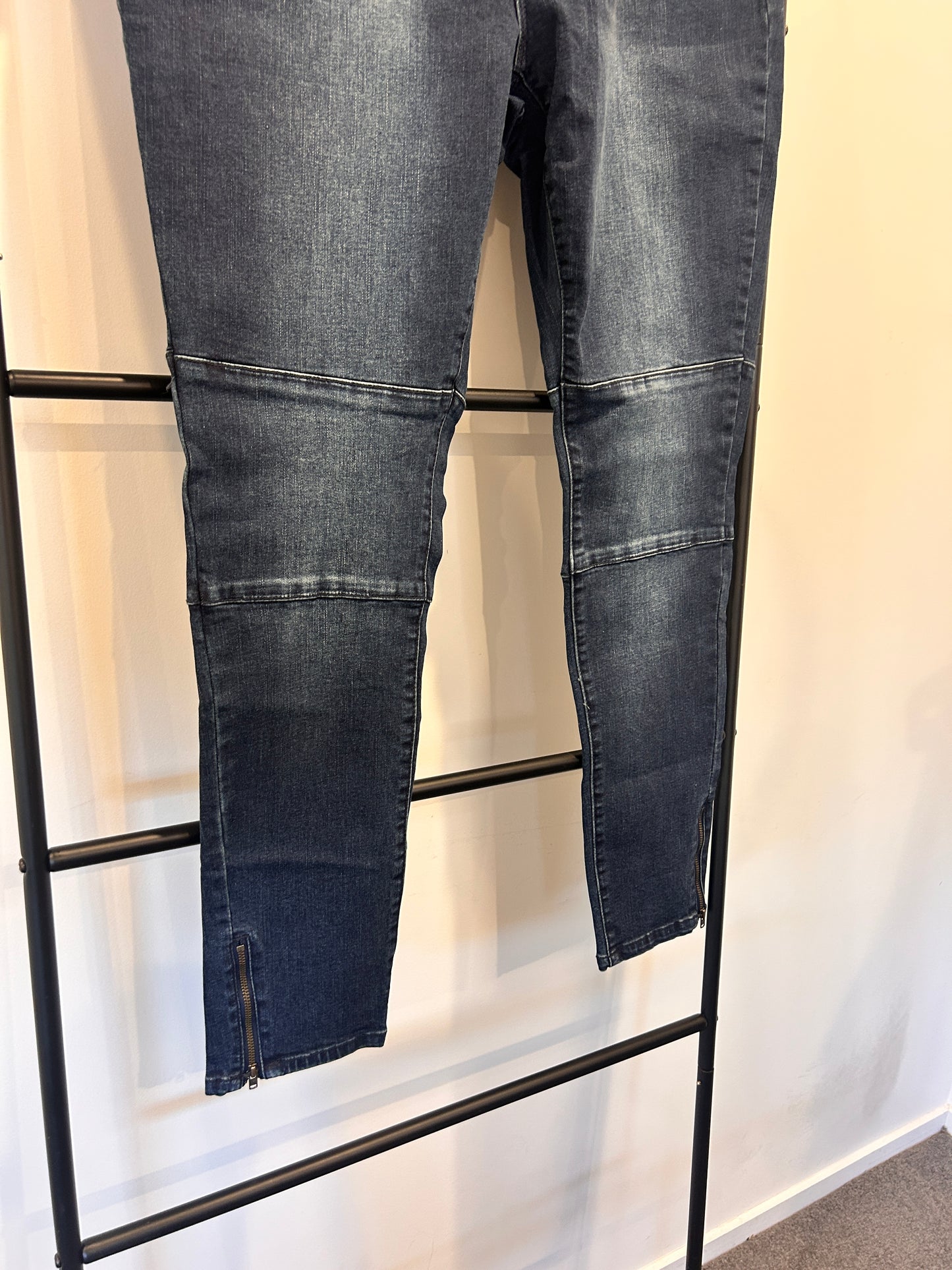 Ezibuy Skinny Jeans - Size 16 (BNWT)