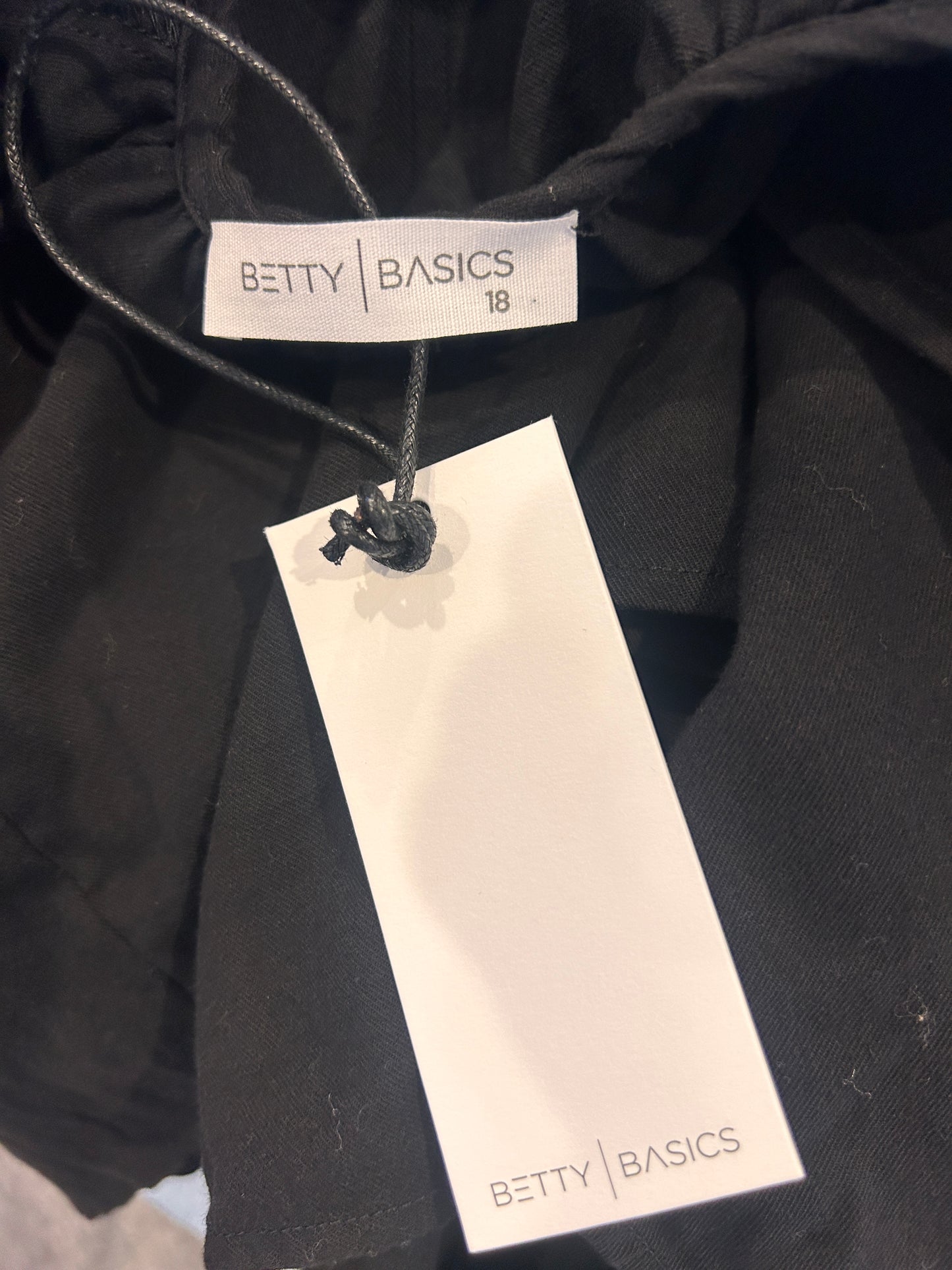 Betty Basics Top - Size 18 (BNWT)