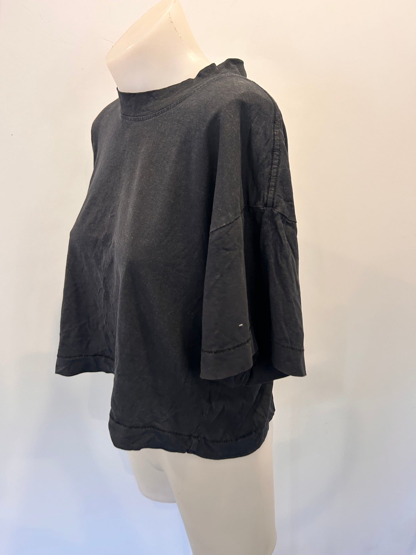 Commoners Cropped TShirt - Size 6