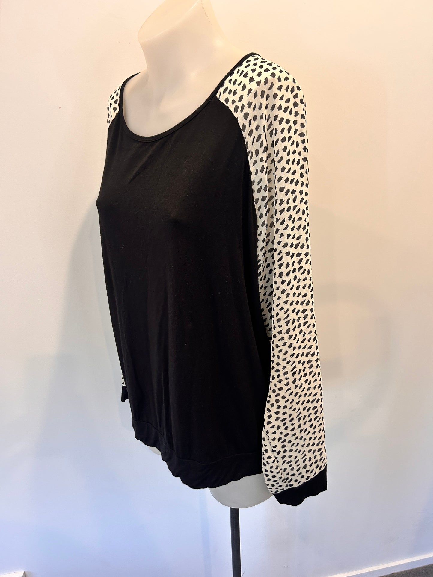 everyone's daughter top - Size L