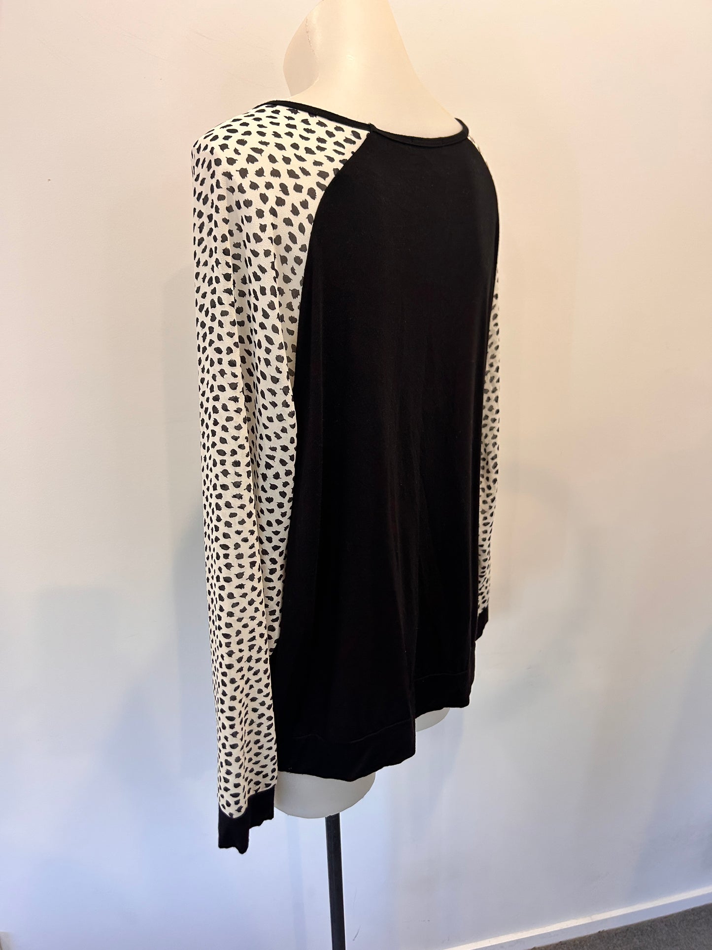 everyone's daughter top - Size L