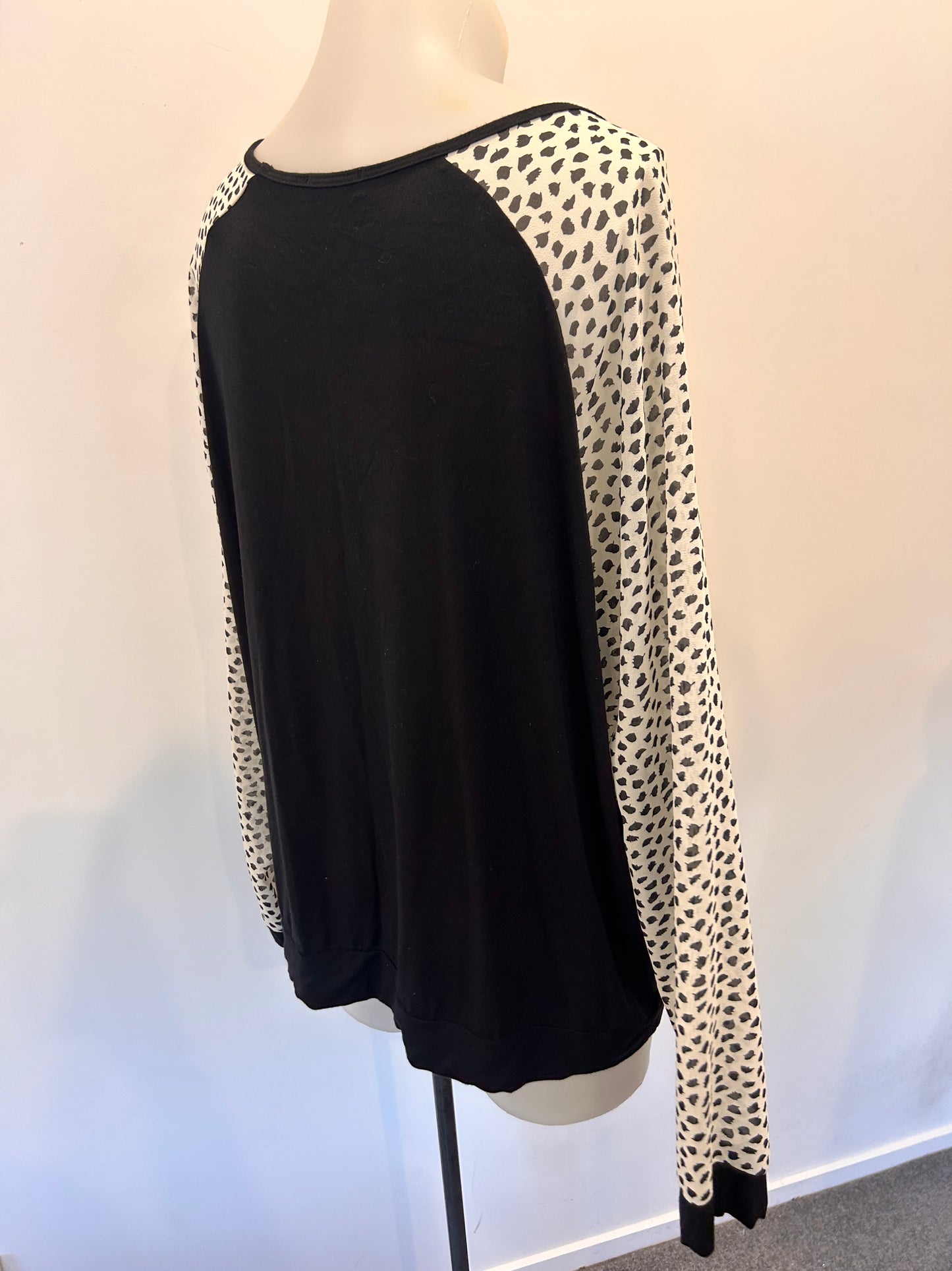 everyone's daughter top - Size L