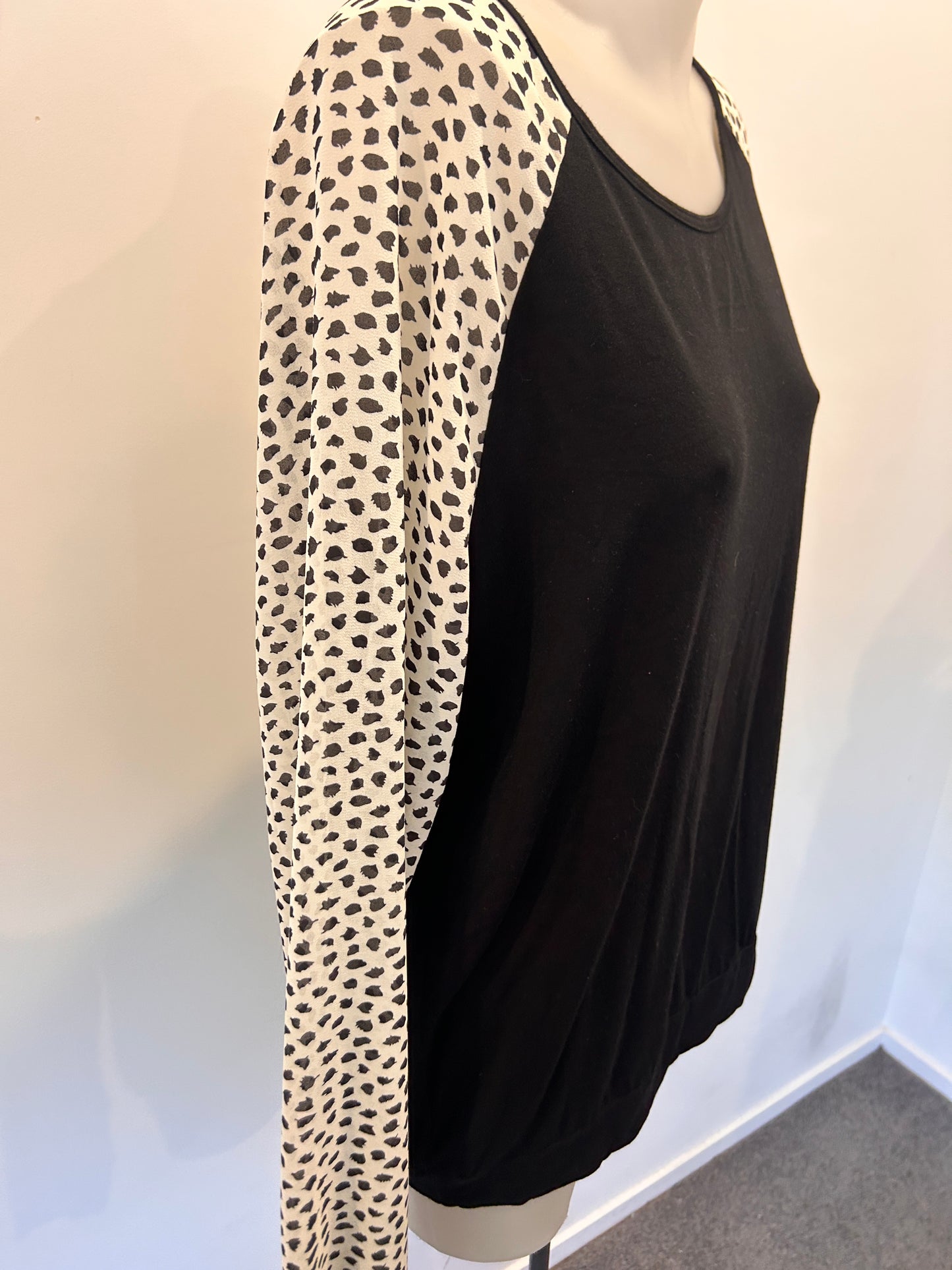 everyone's daughter top - Size L