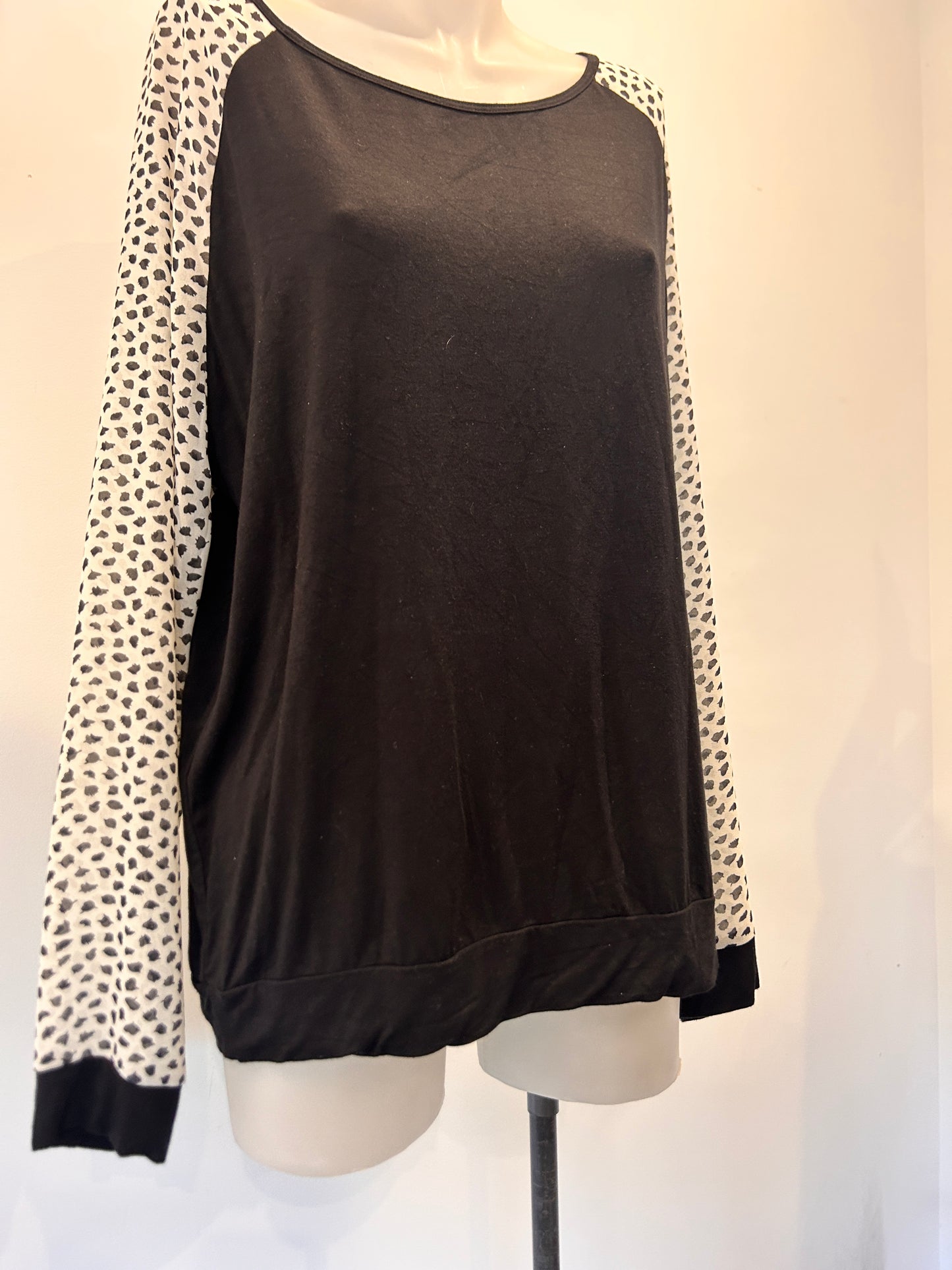 everyone's daughter top - Size L