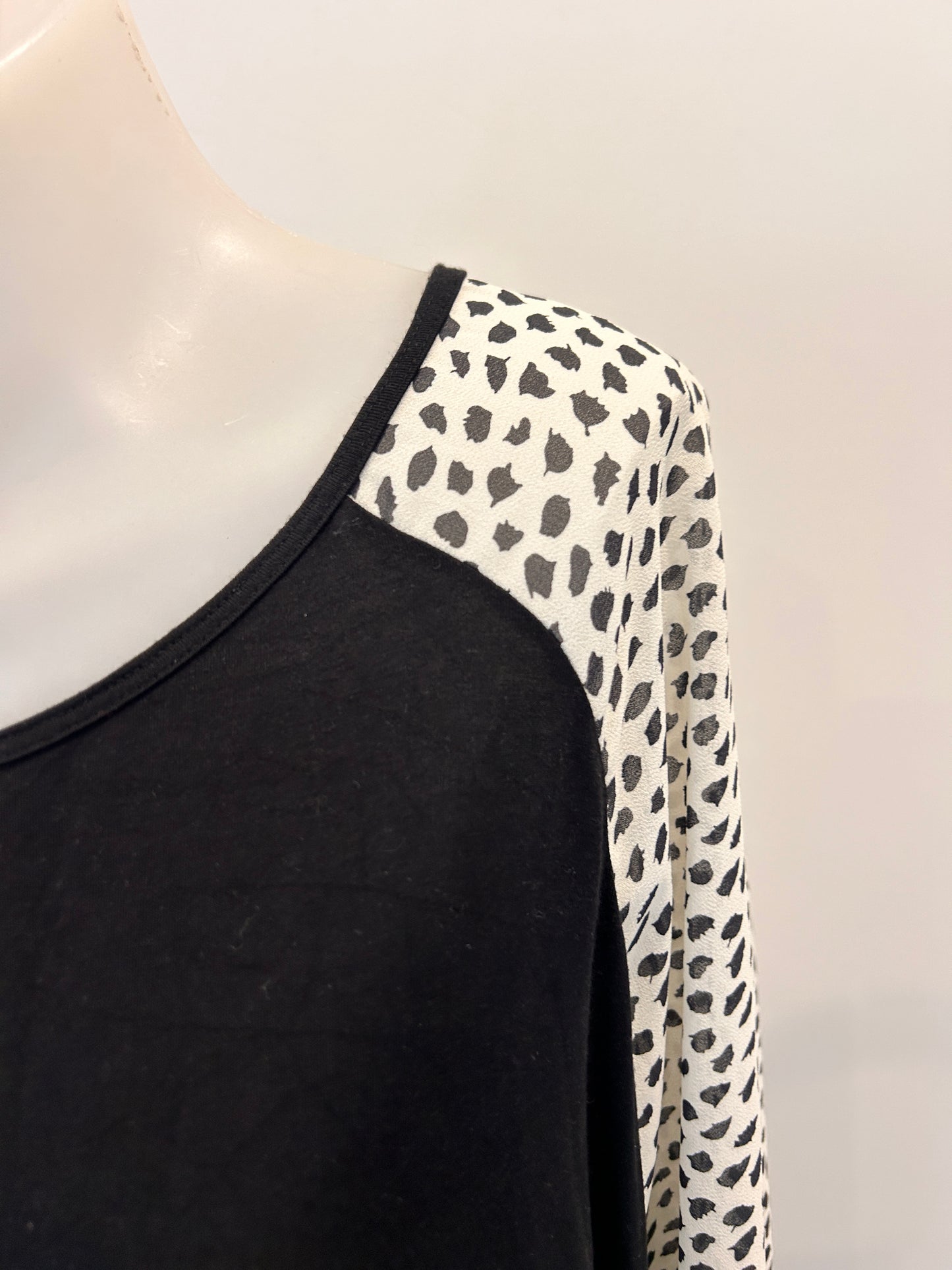 everyone's daughter top - Size L