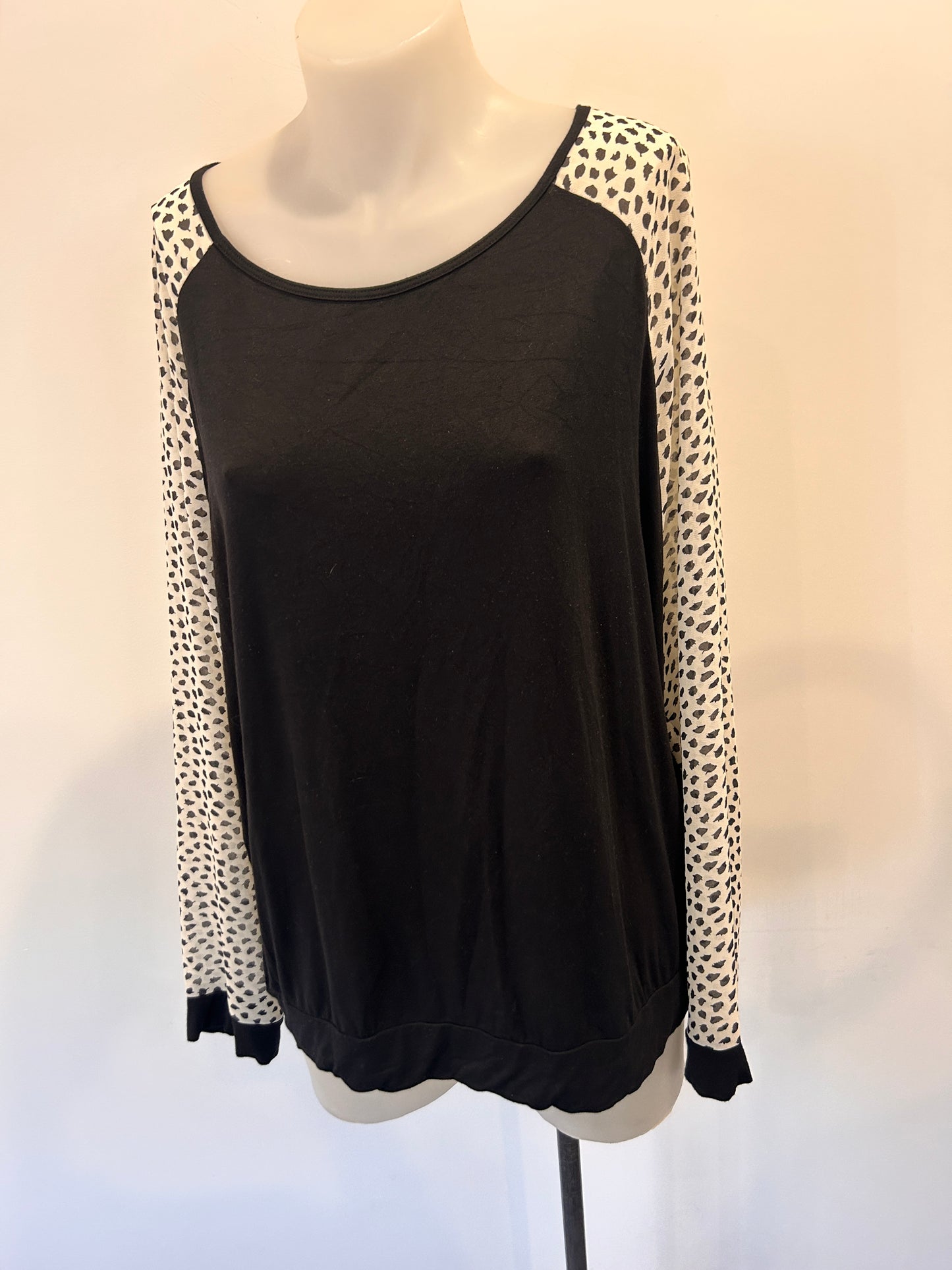 everyone's daughter top - Size L