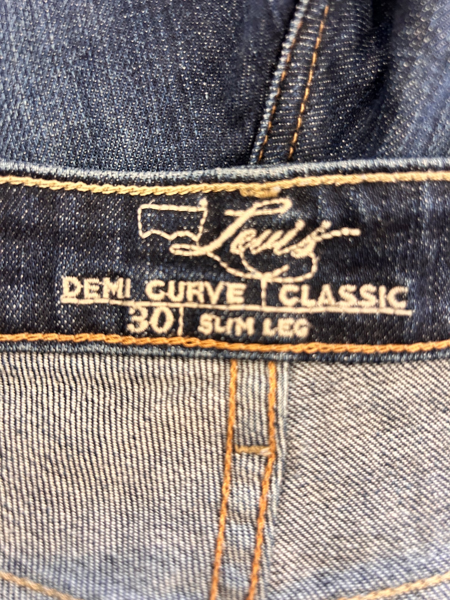 Levis jeans - Size 30 (12)