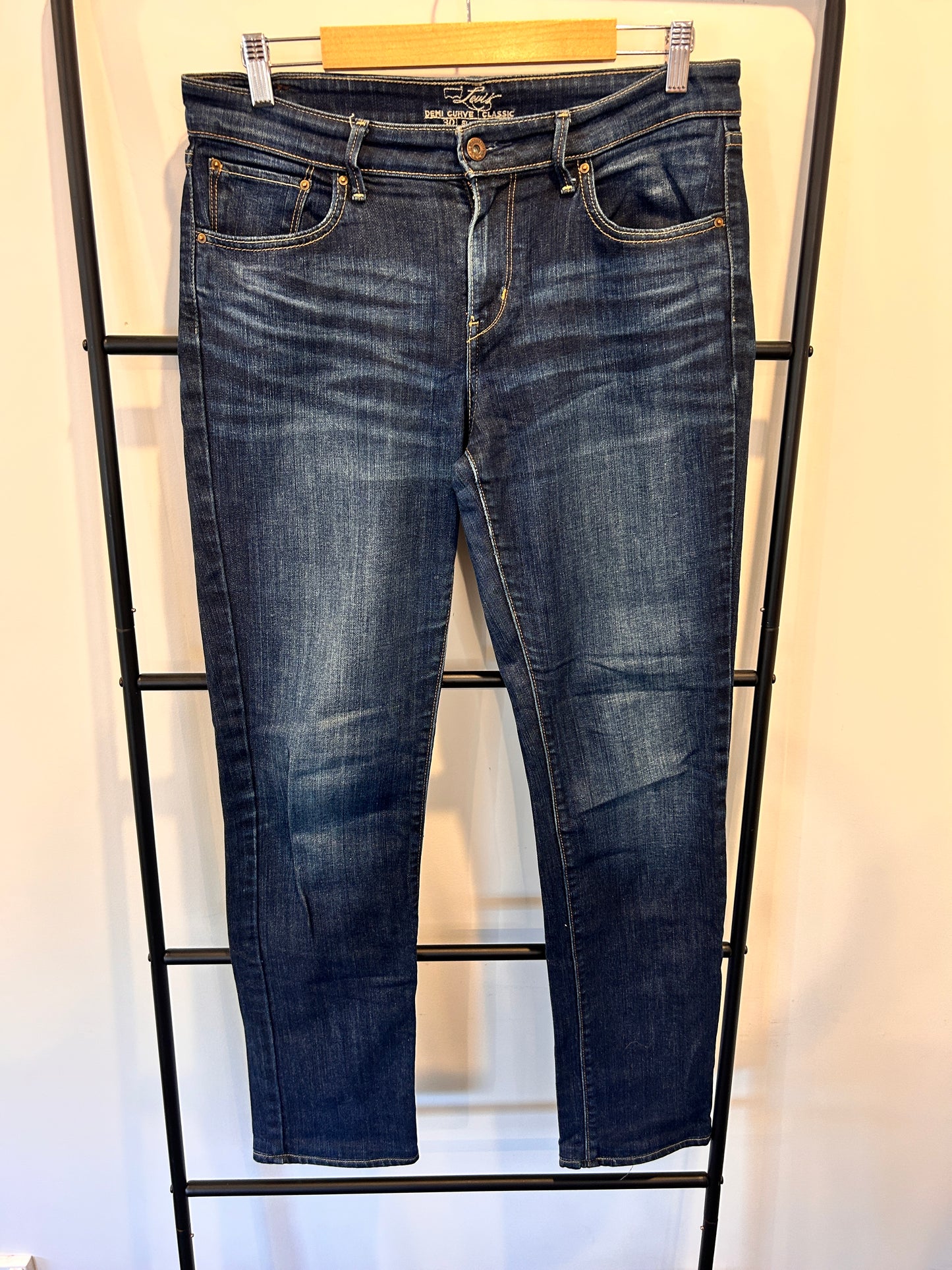 Levis jeans - Size 30 (12)