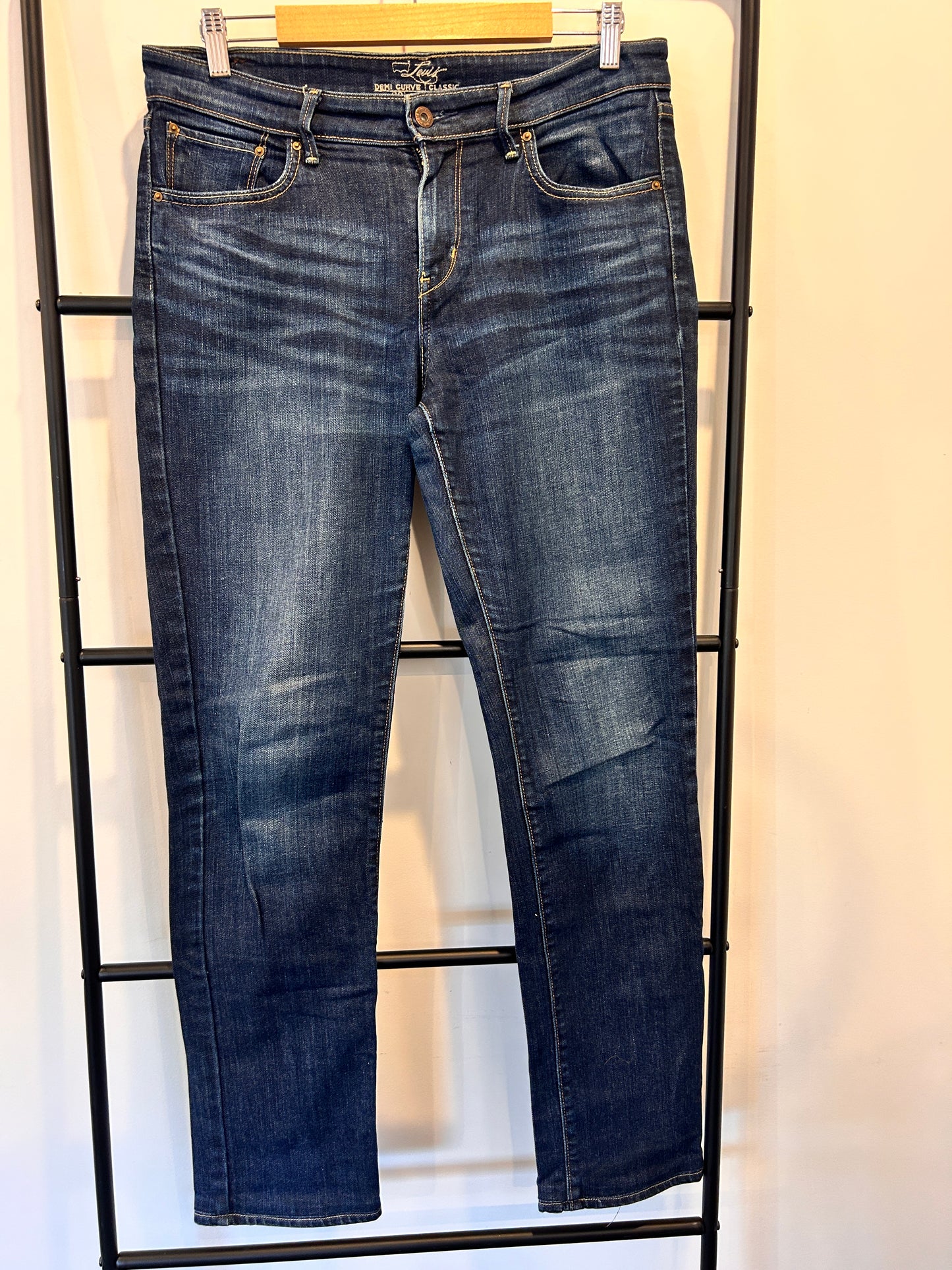 Levis jeans - Size 30 (12)