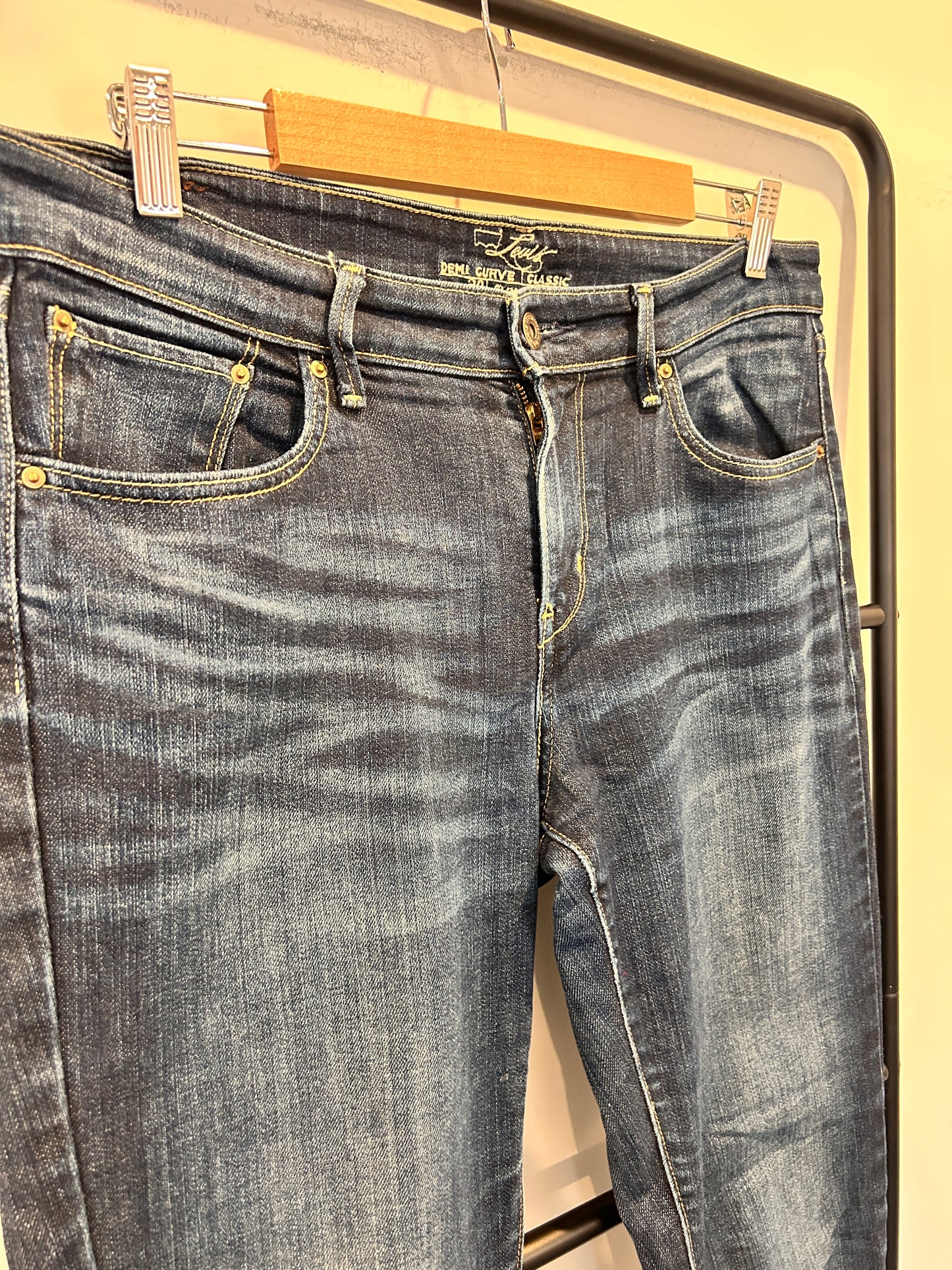 Levis jeans - Size 30 (12)