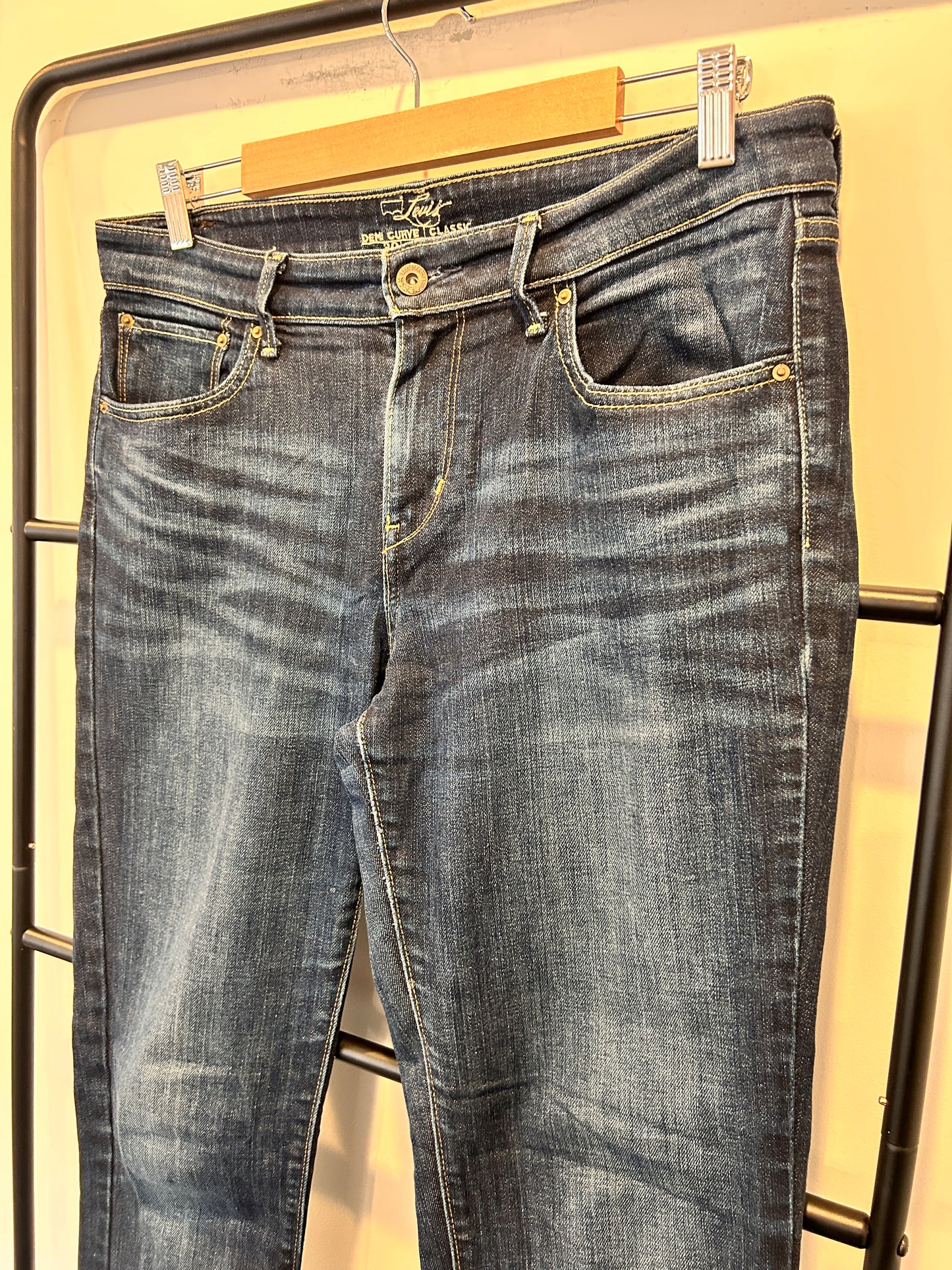 Levis jeans - Size 30 (12)