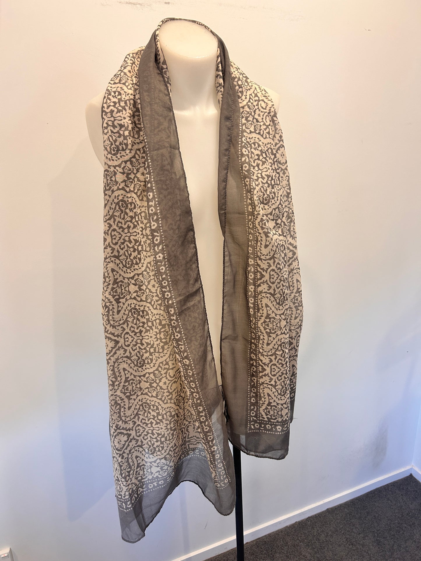 Brand Unknown Scarf - OS