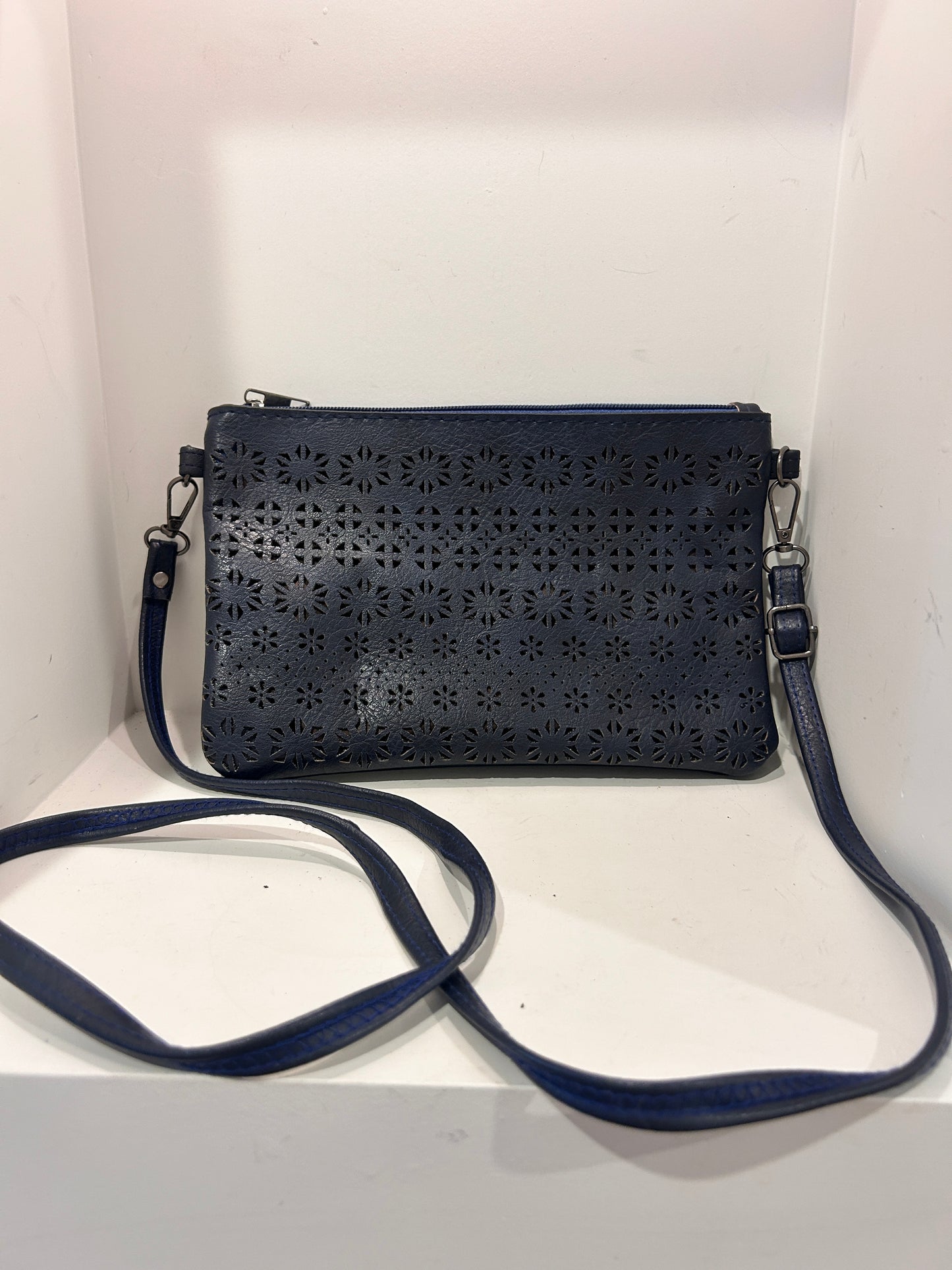 Brand Unknown Handbag - OS