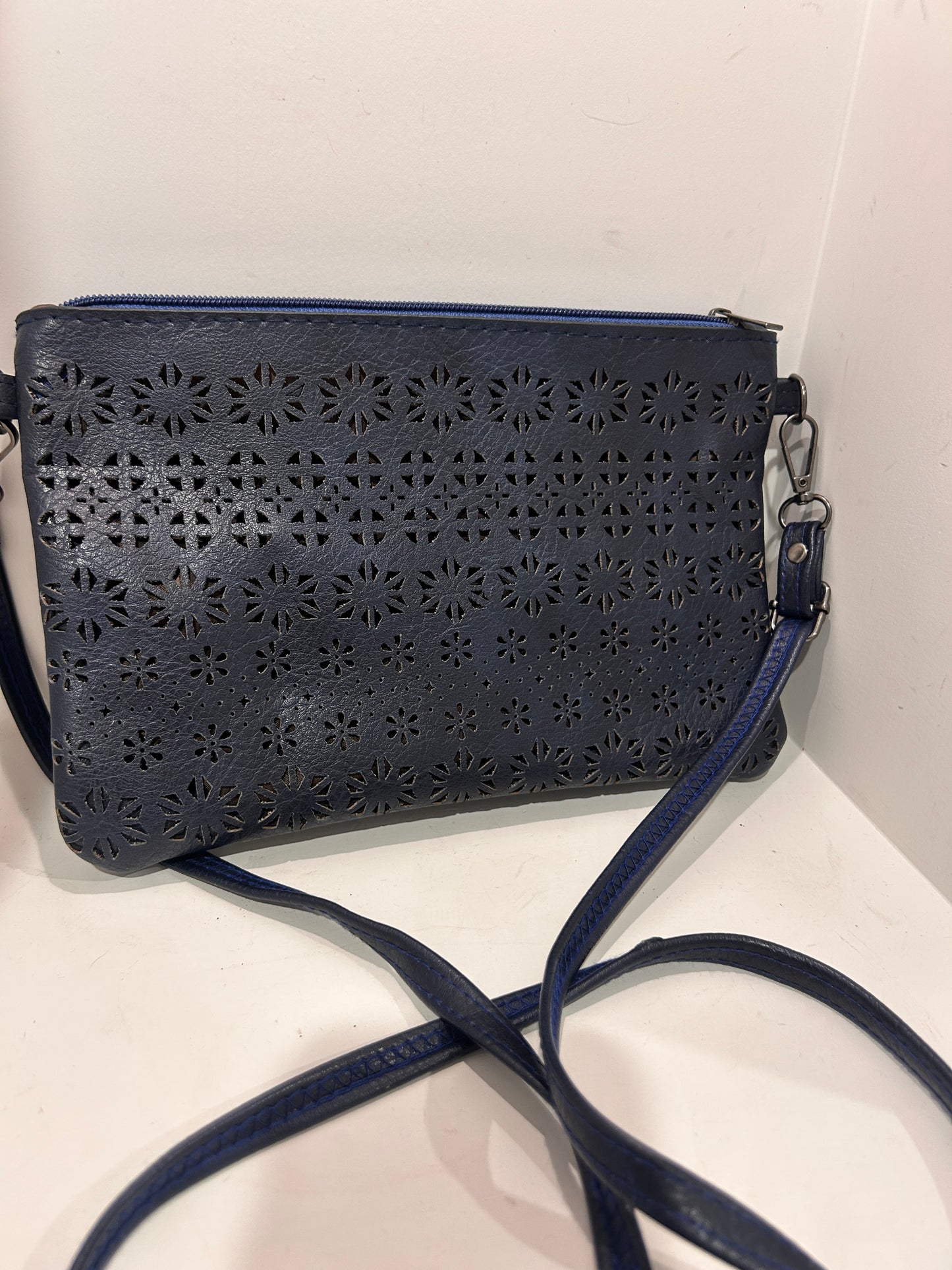 Brand Unknown Handbag - OS