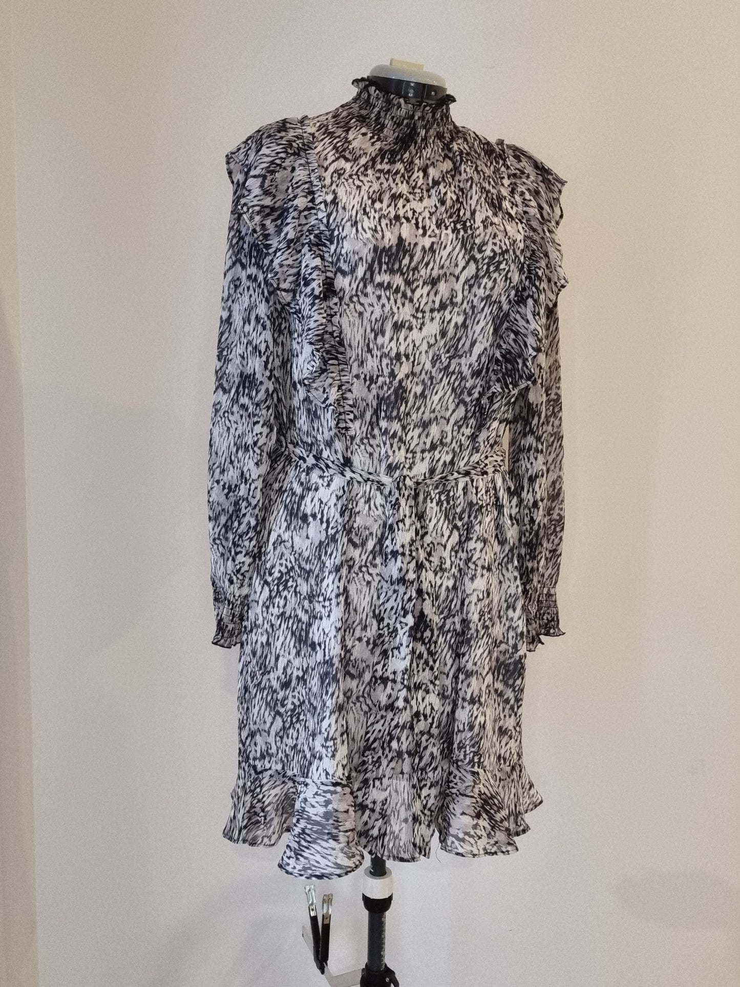 Decjuba Shift Dress - Size 12