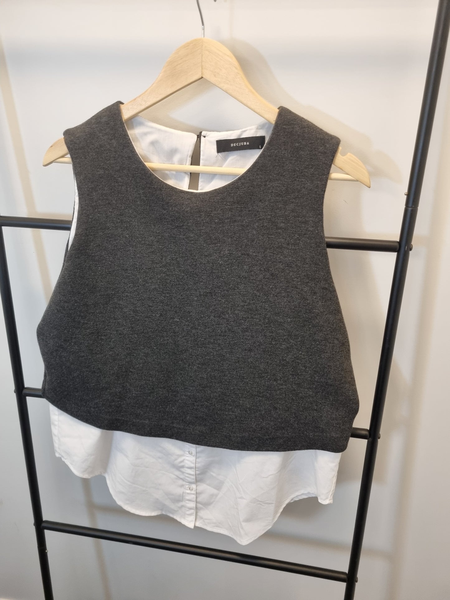 Decjuba Sleeveless Top - Size L