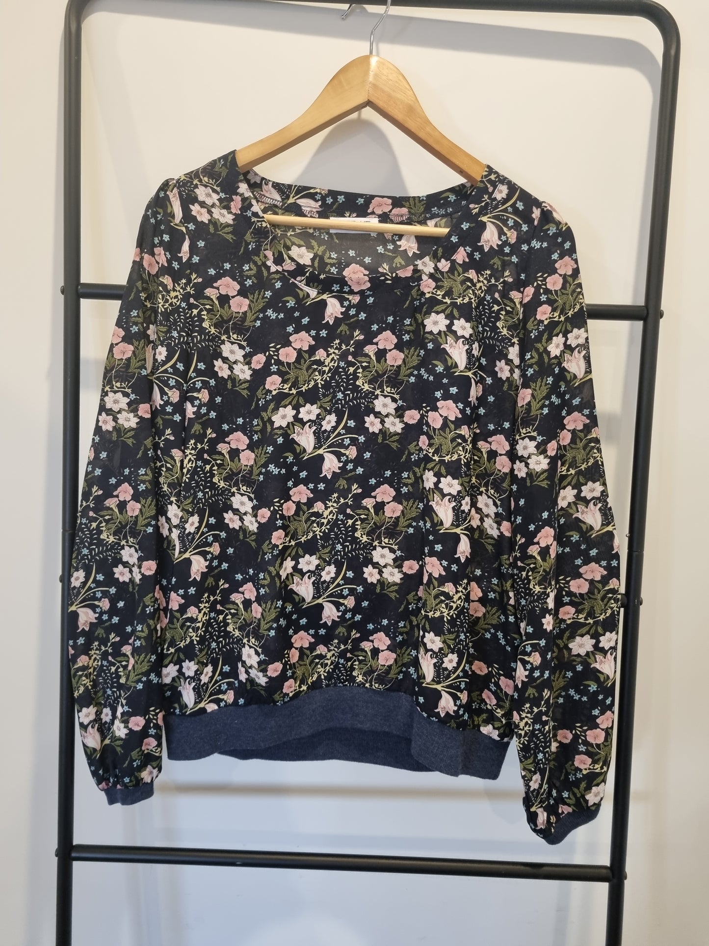 Ketz-Ke floral top - Size 10