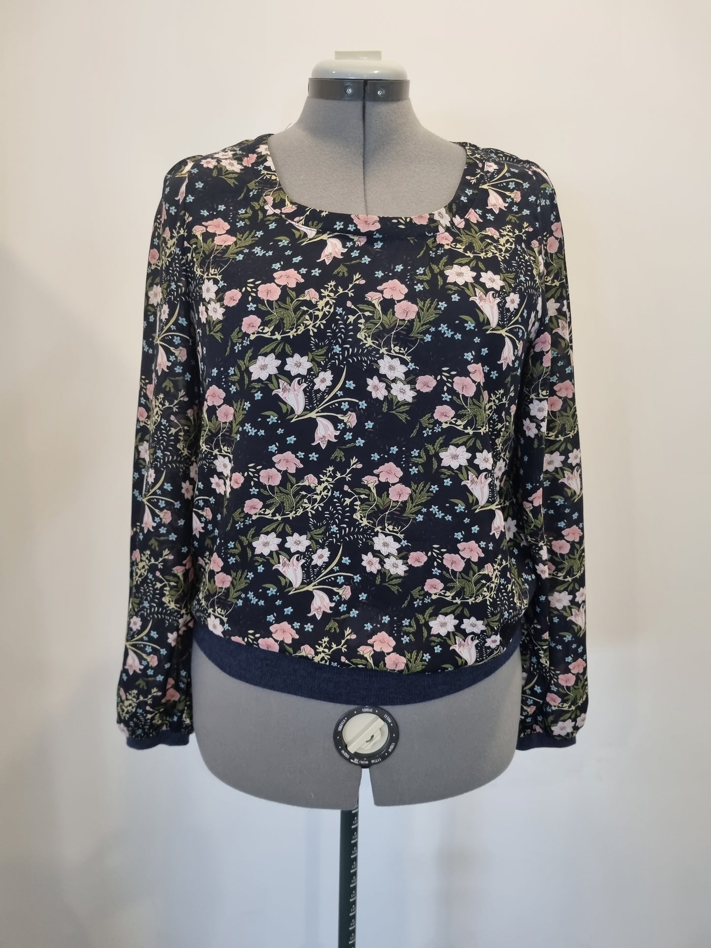 Ketz-Ke floral top - Size 10