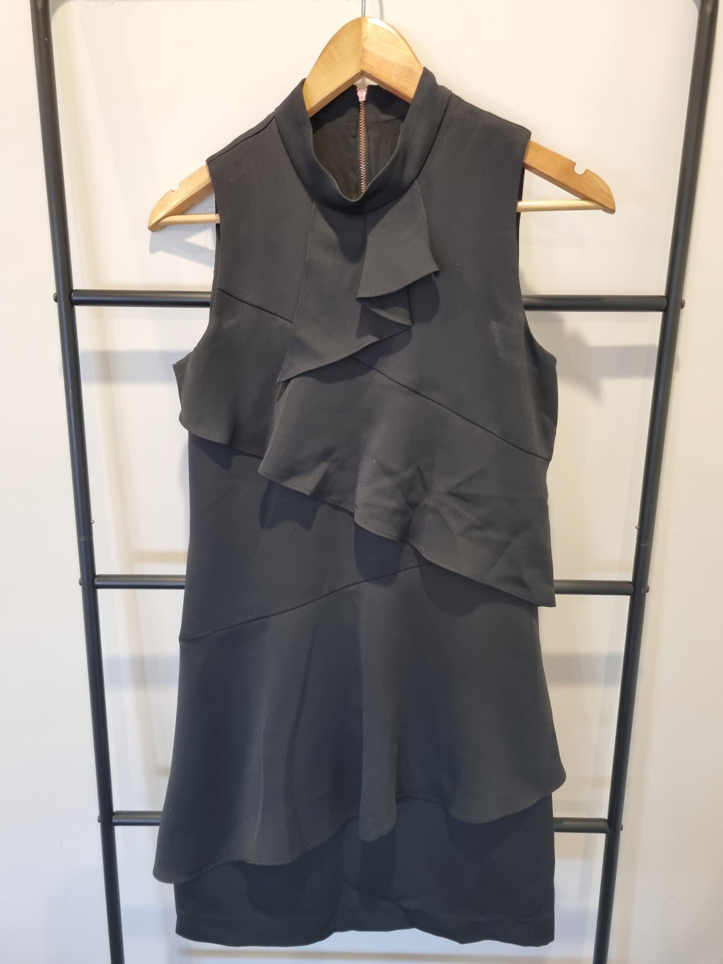 Cue Sleeveless Dress - Size 6