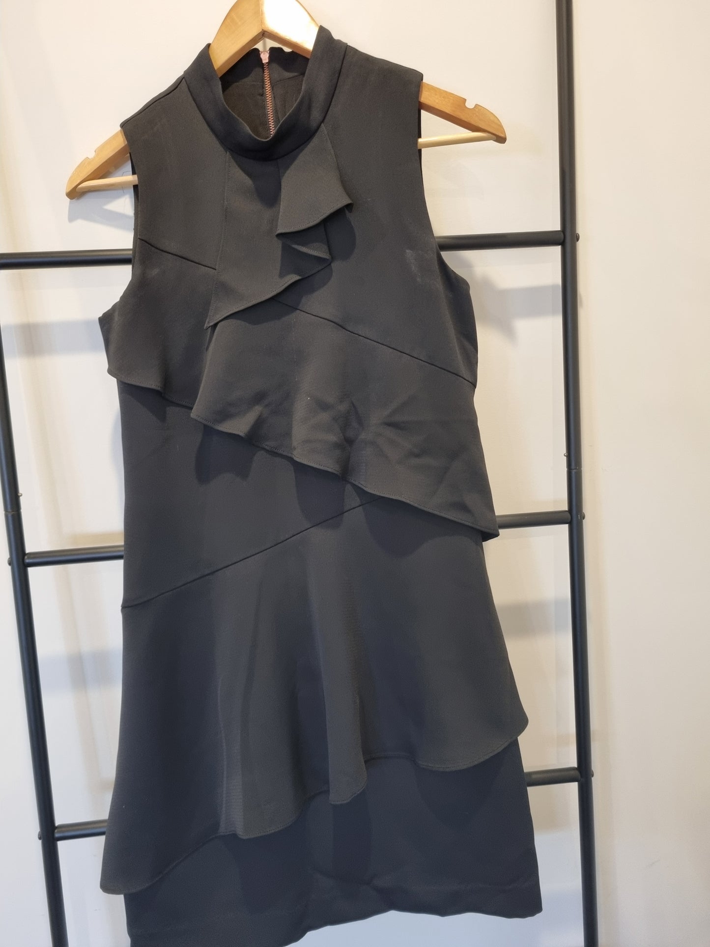 Cue Sleeveless Dress - Size 6
