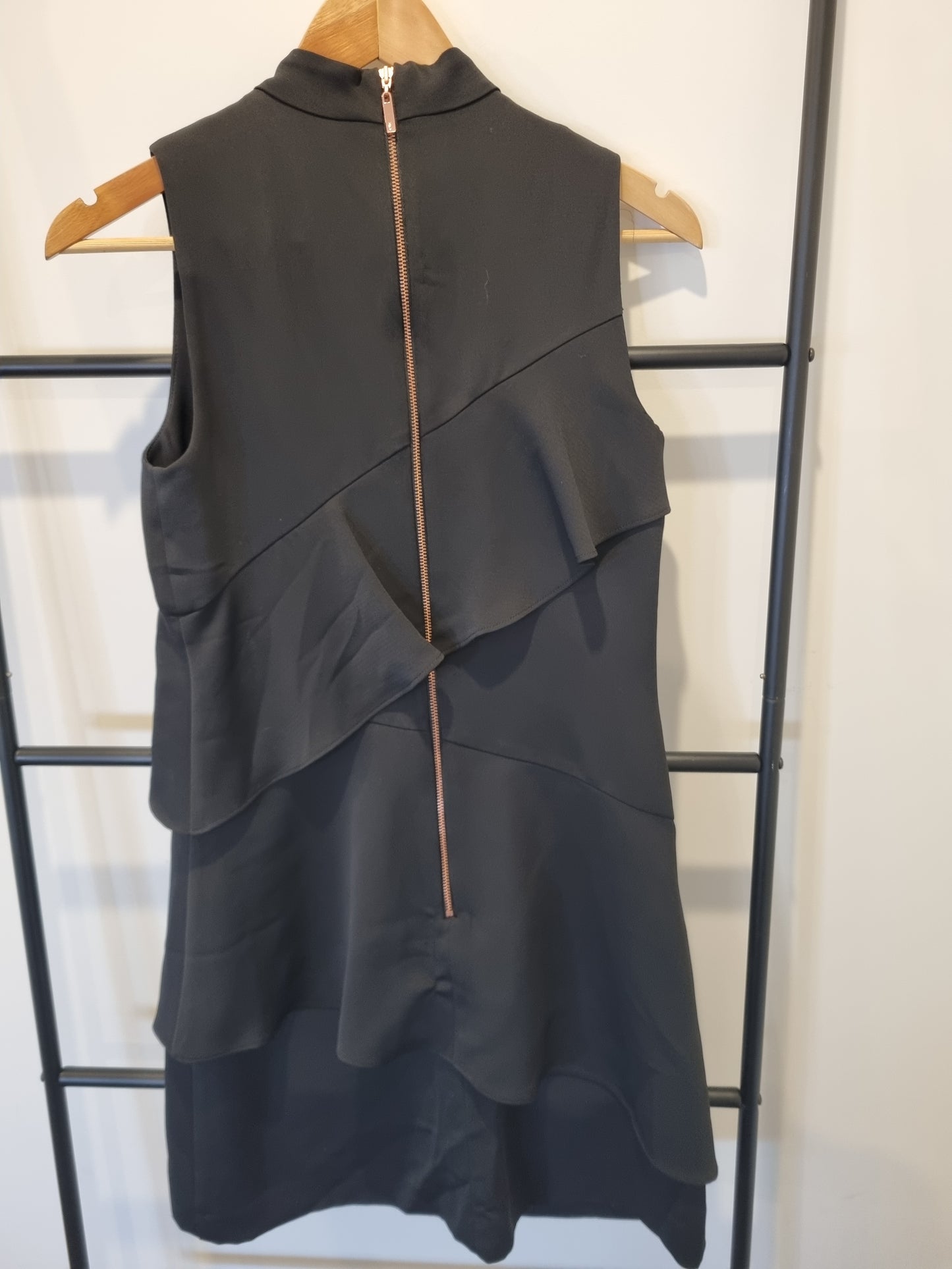 Cue Sleeveless Dress - Size 6