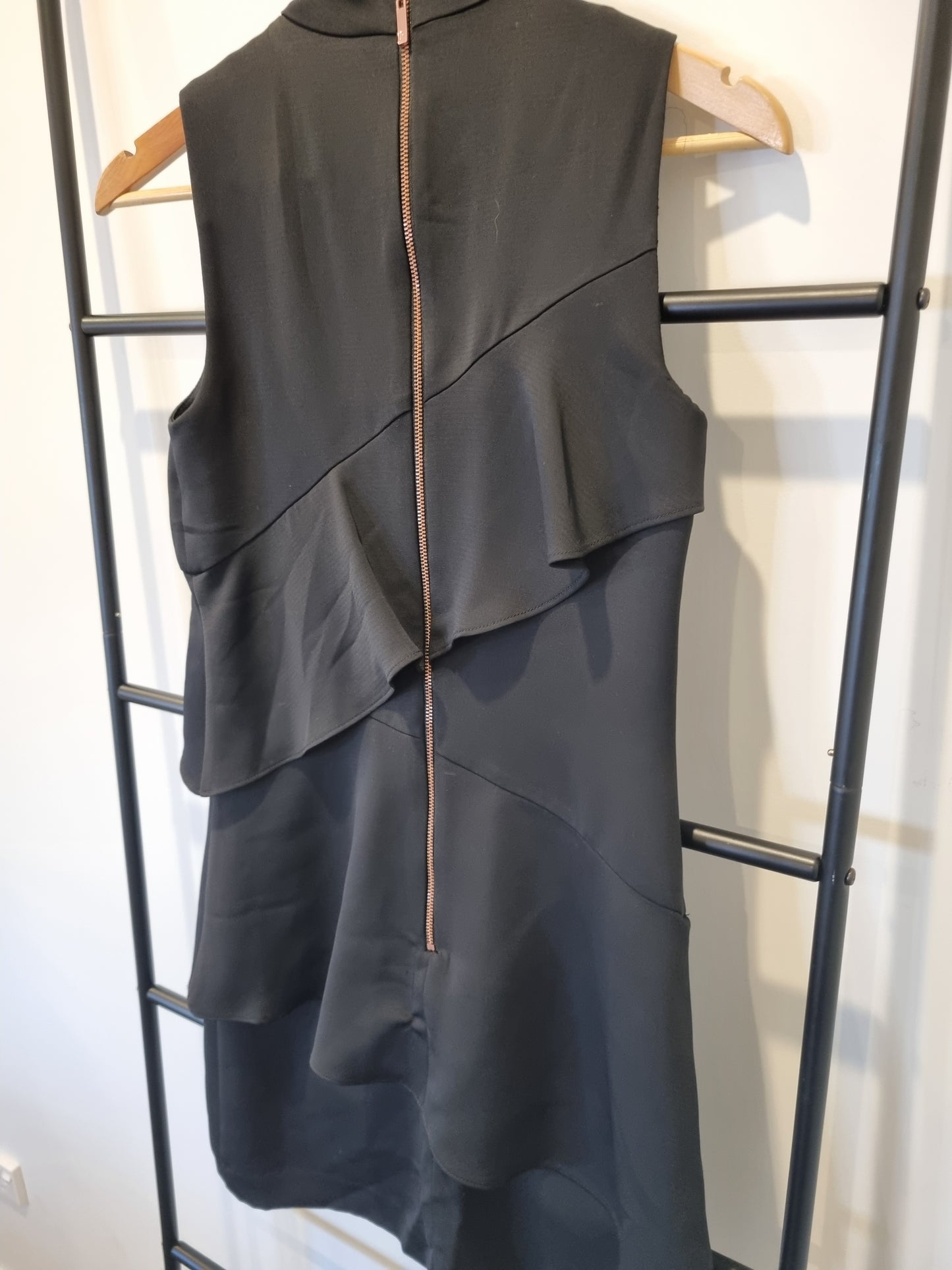 Cue Sleeveless Dress - Size 6