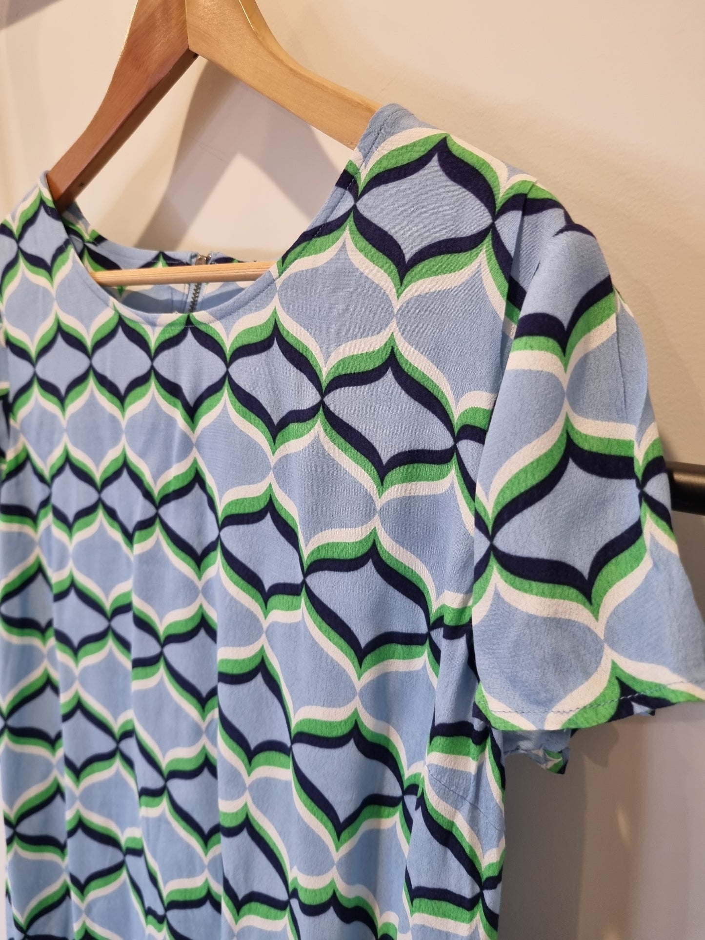 Elm Short Sleeve Shift Dress - Size 8