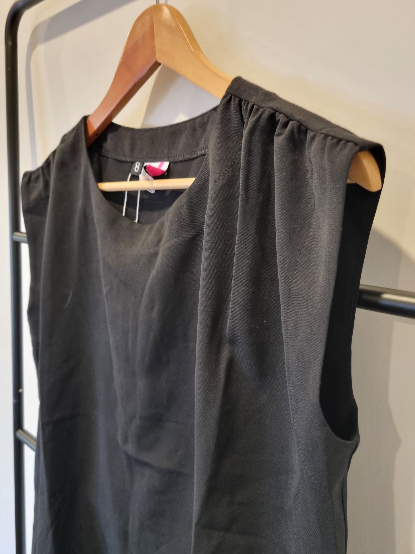 HomeLee Sleeveless Top - Size 8 (BNWT)
