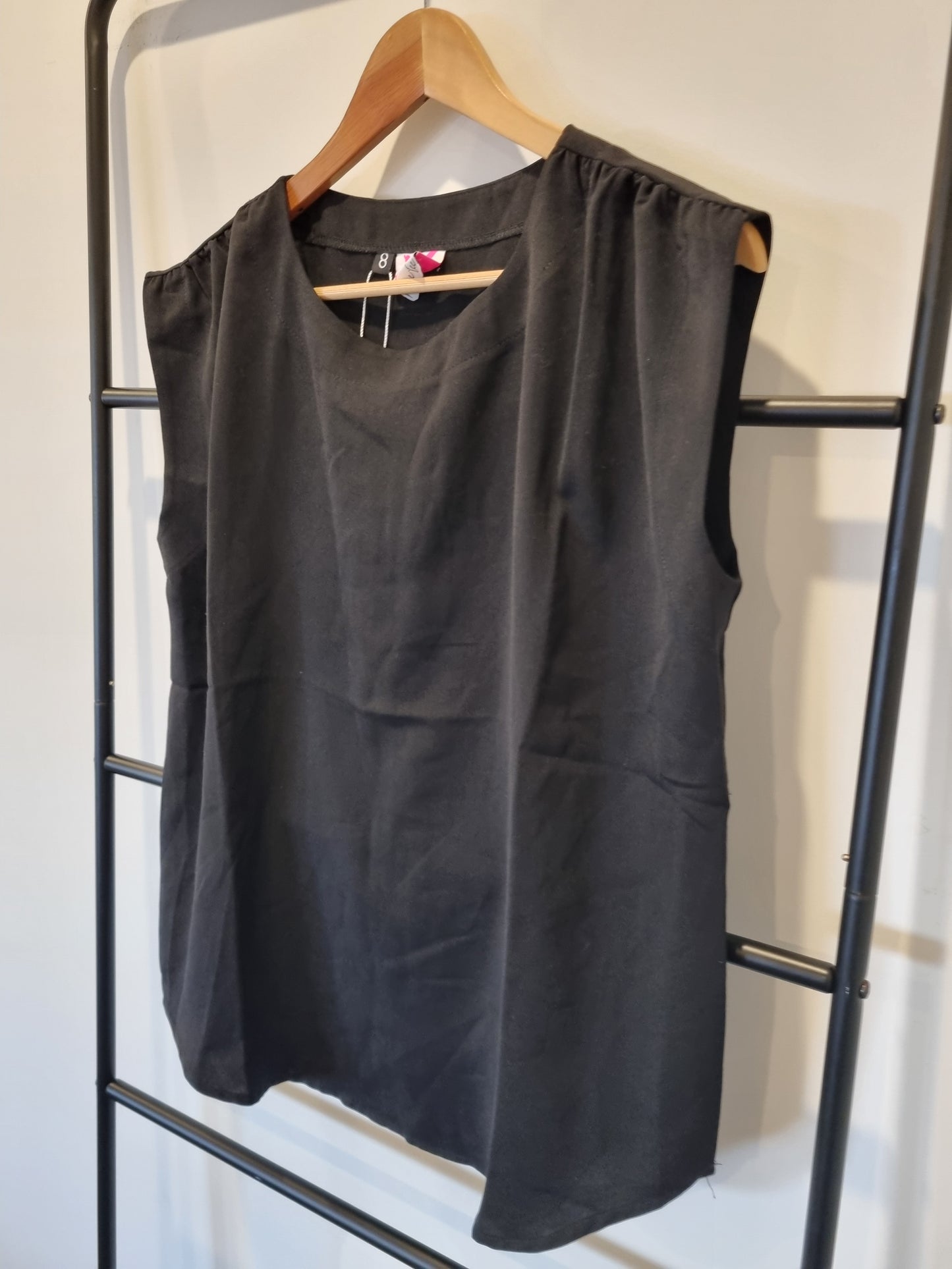 HomeLee Sleeveless Top - Size 8 (BNWT)