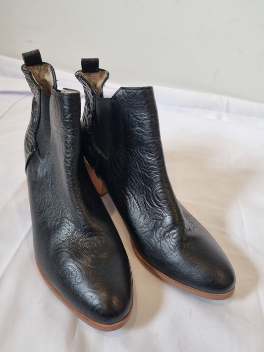 Chaos & Harmony Boots - Size 38