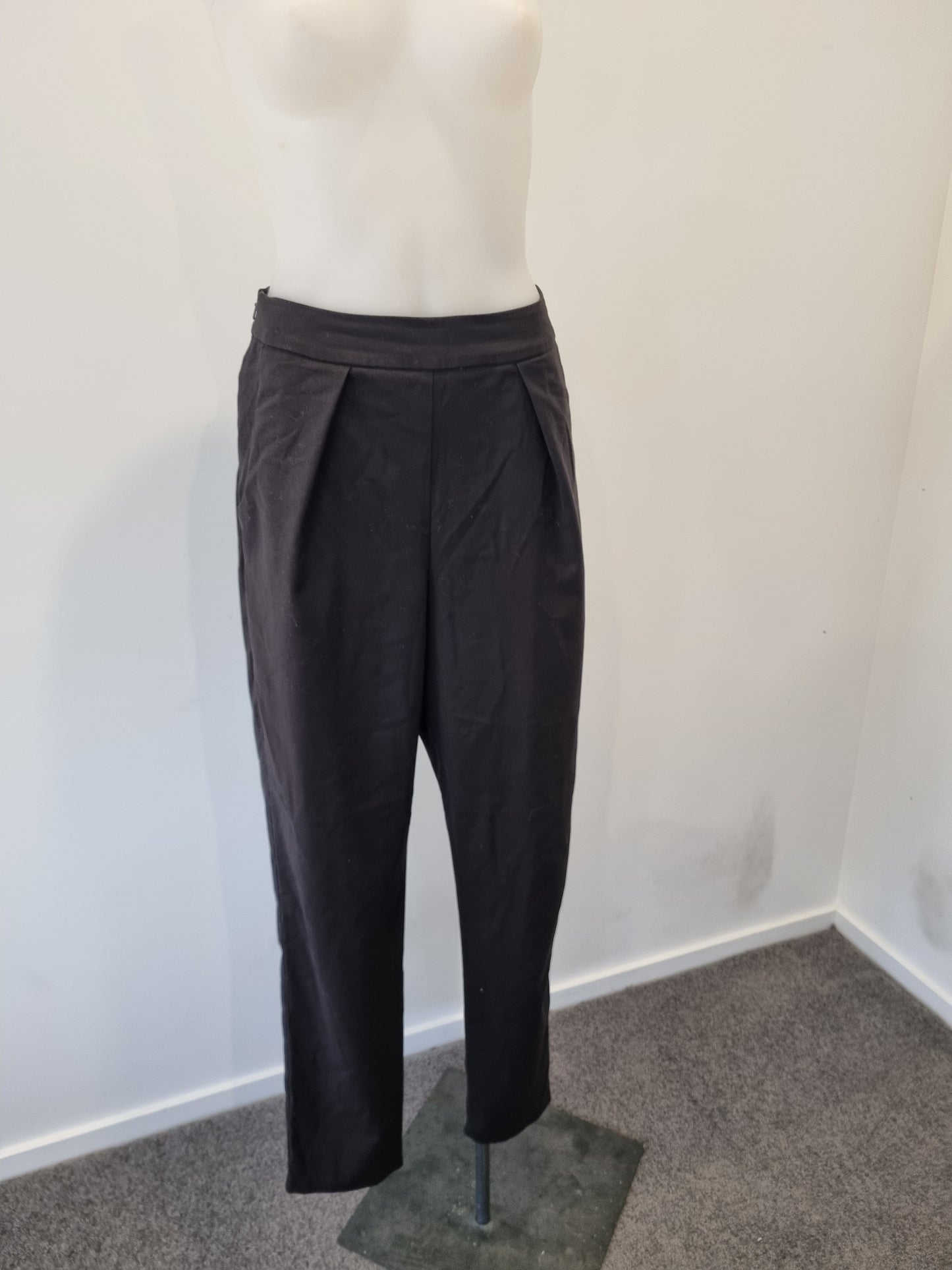Kilt Tailored Pants - Size 10