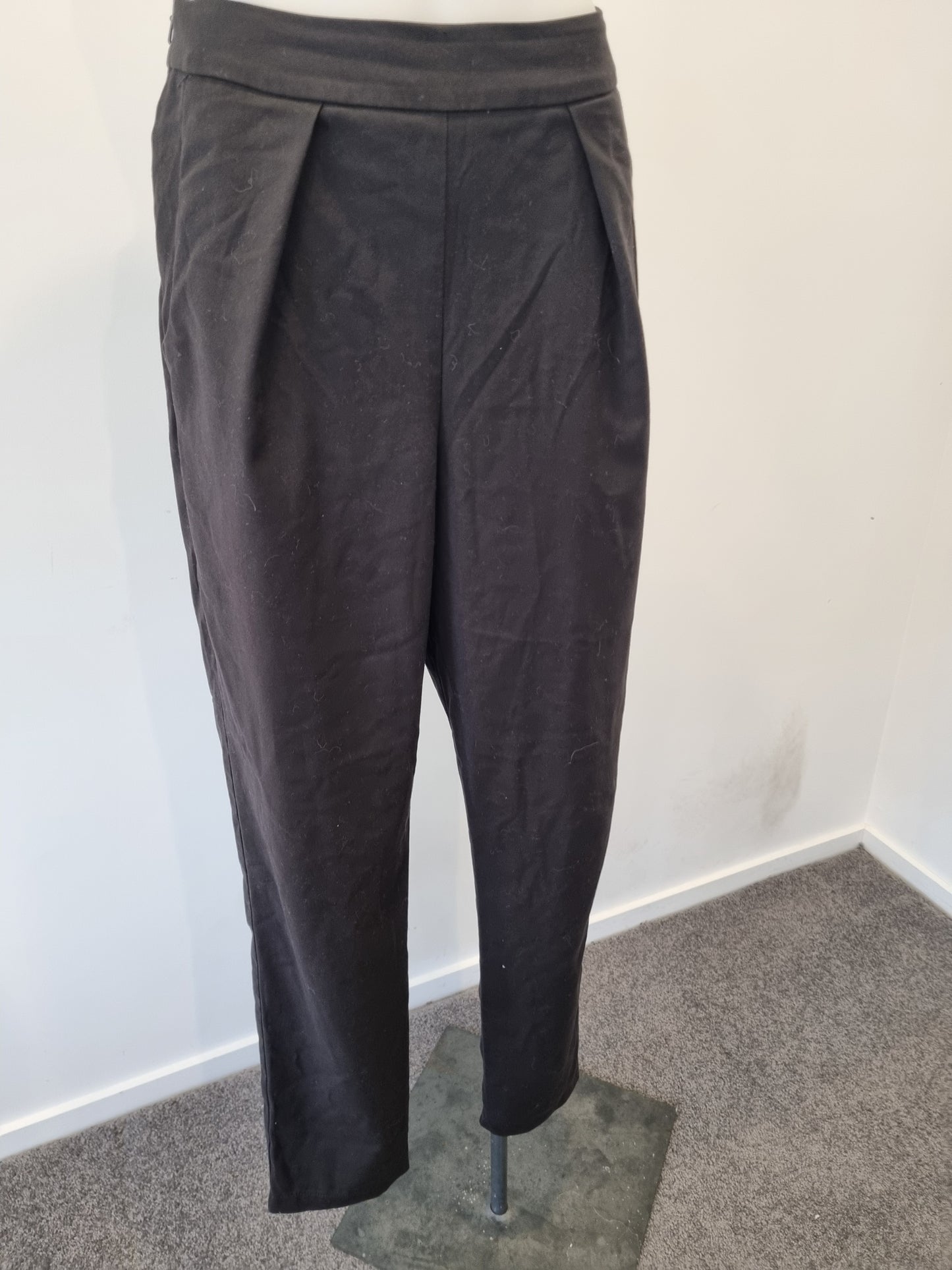 Kilt Tailored Pants - Size 10