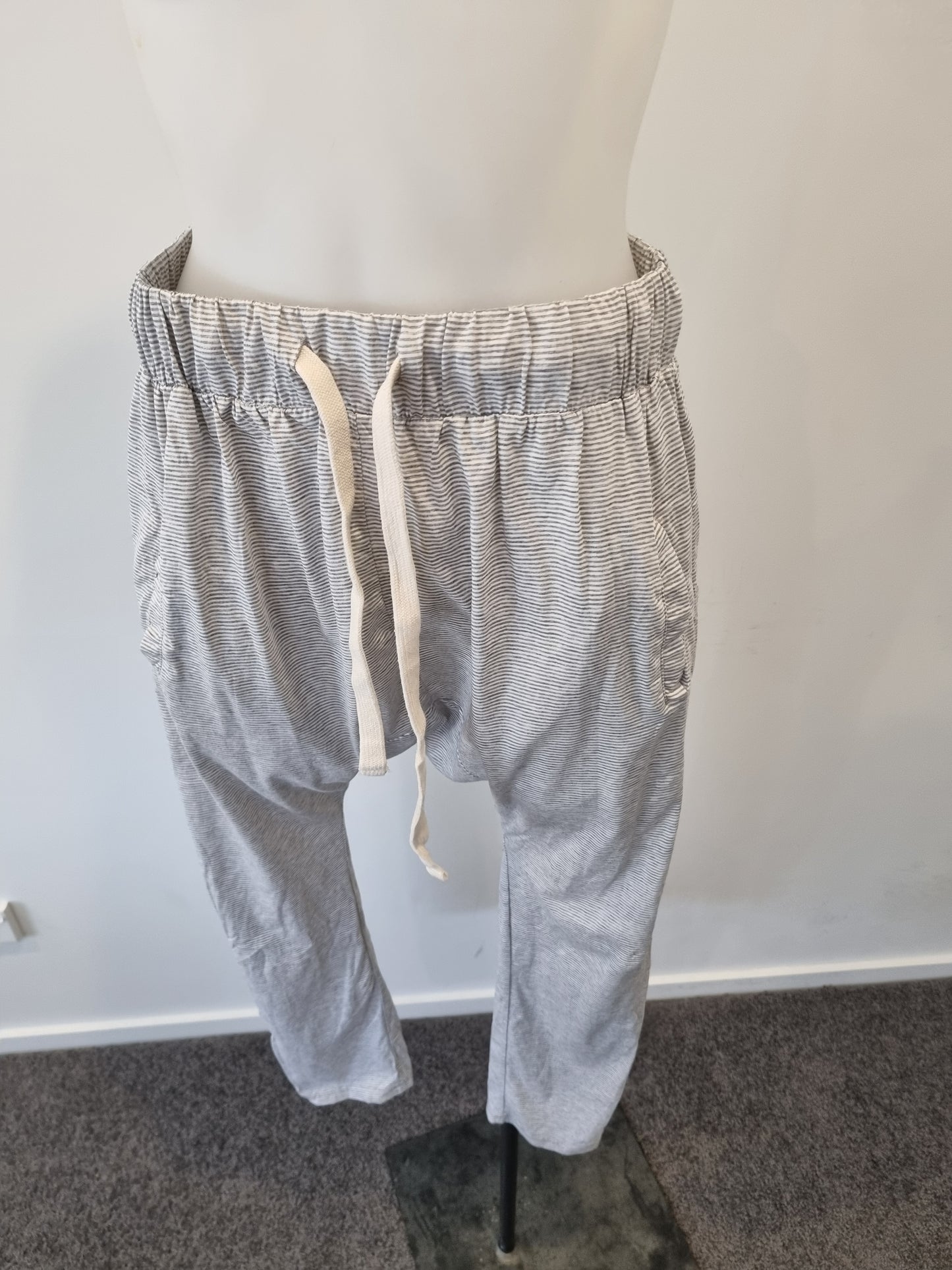 Commoners slouch pants - size 10