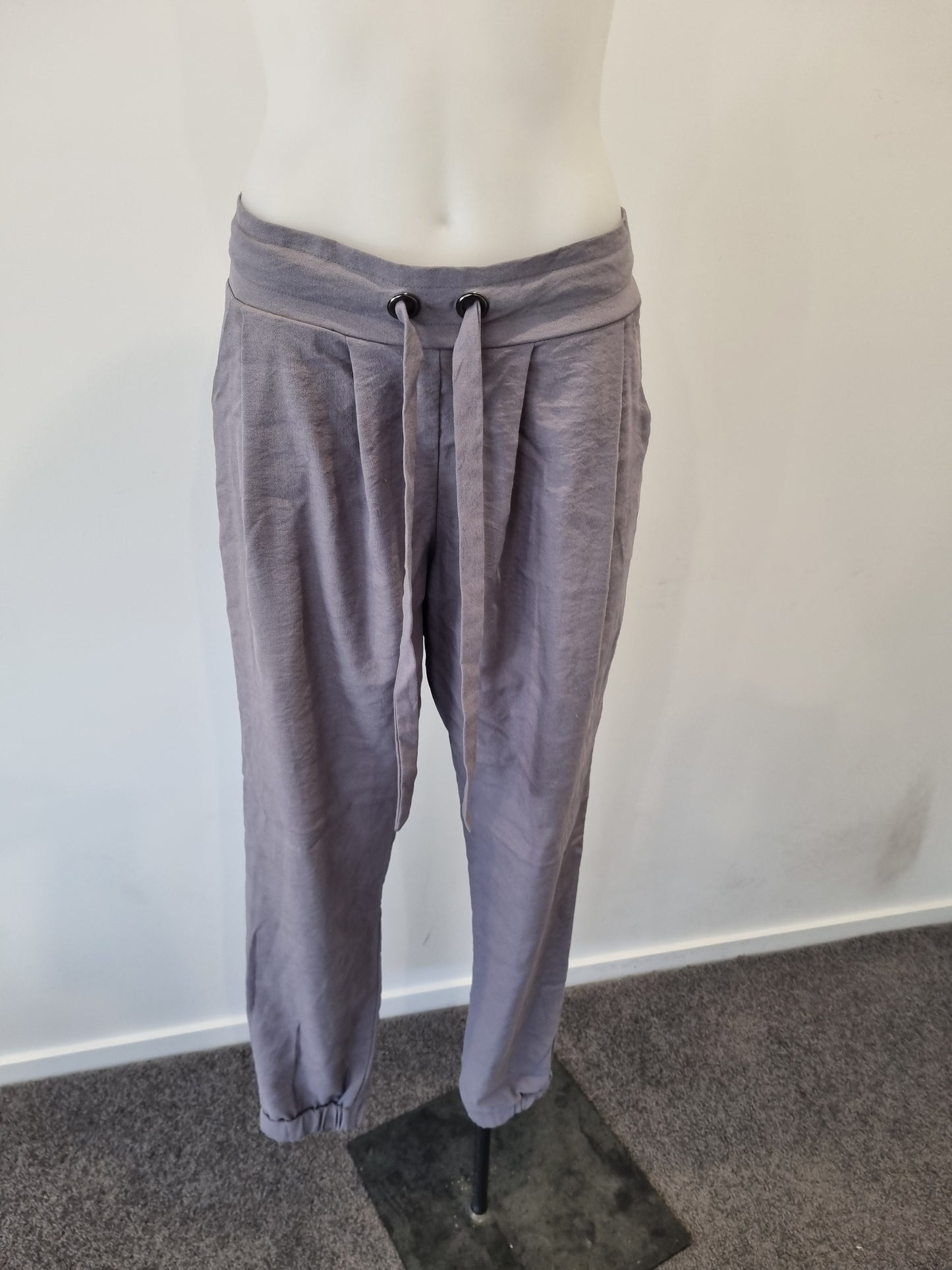 Kilt pants - size 8