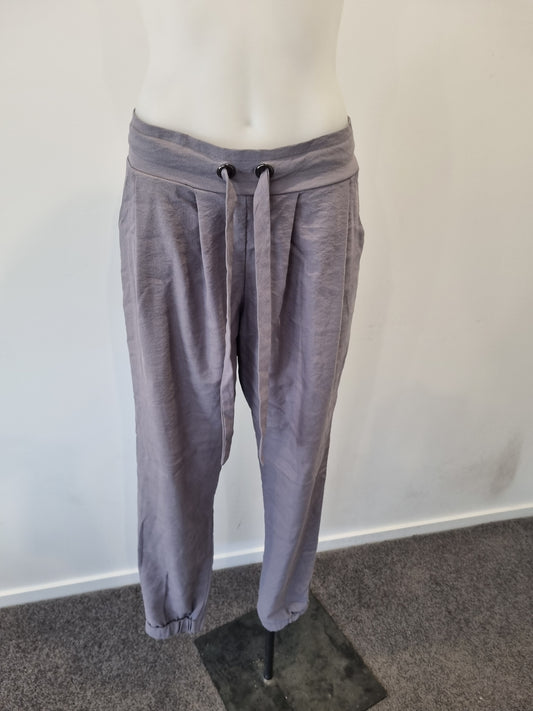 Kilt pants - size 8