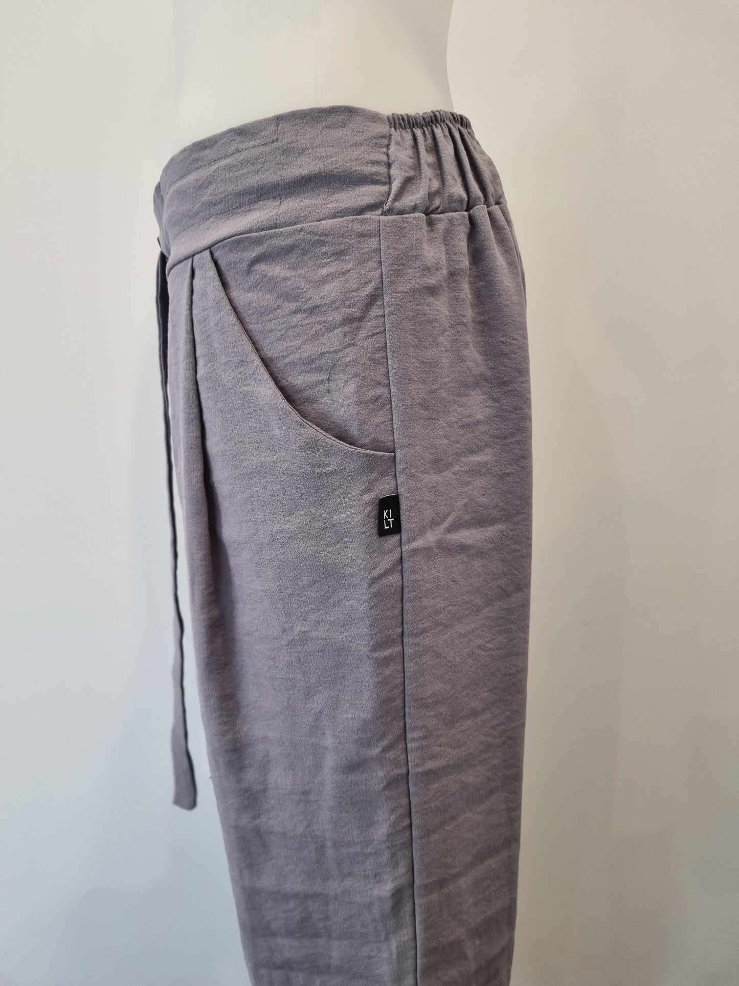 Kilt pants - size 8