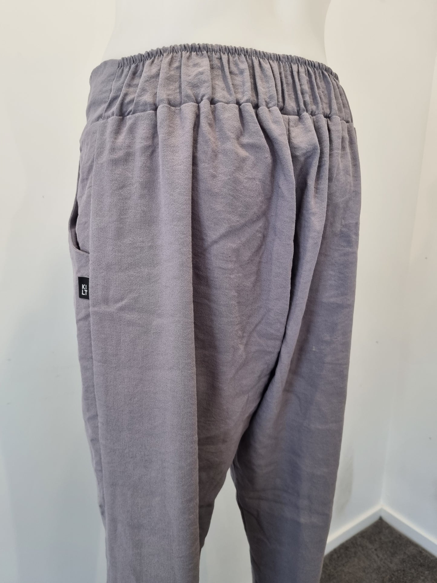 Kilt pants - size 8