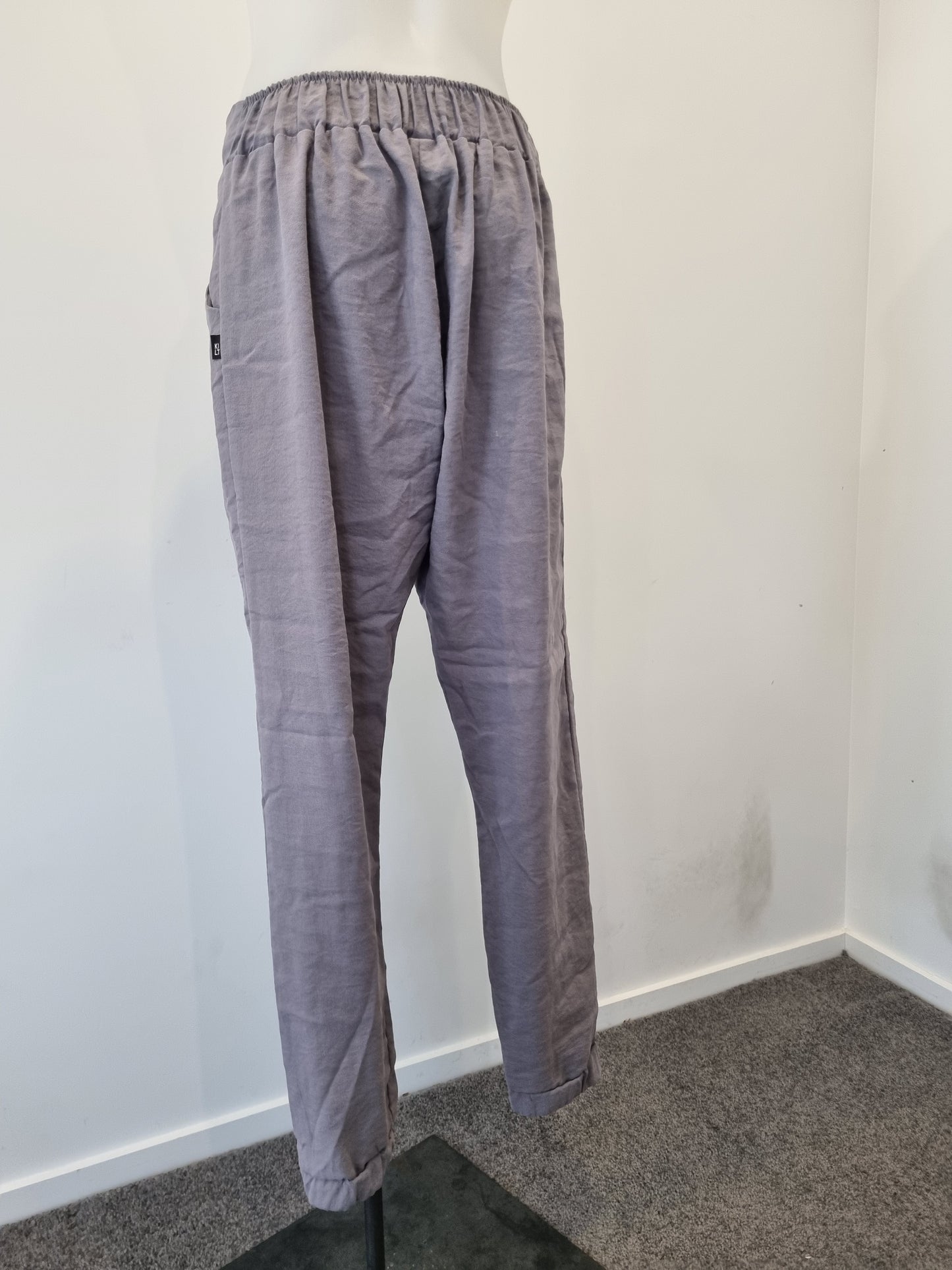 Kilt pants - size 8