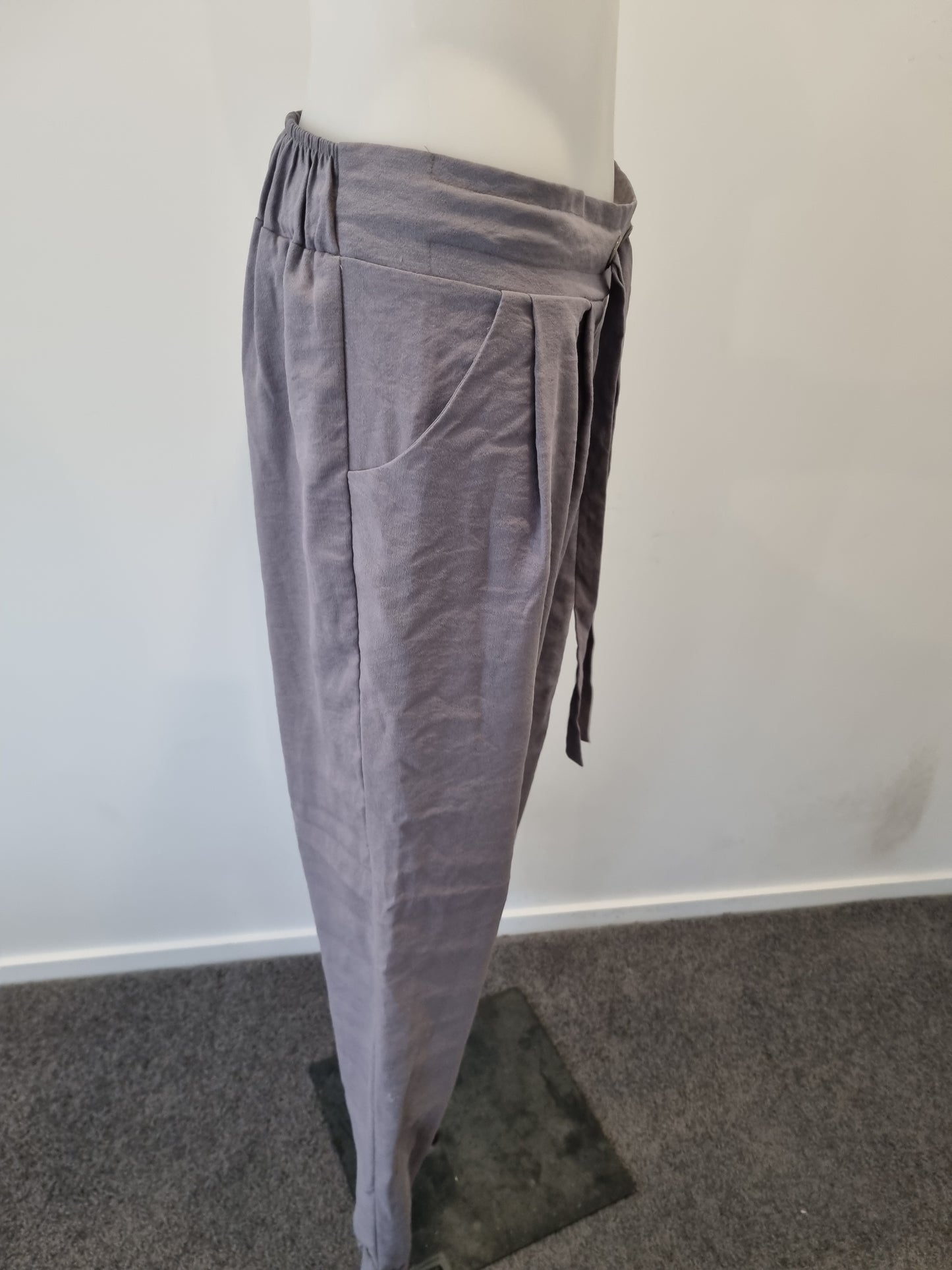 Kilt pants - size 8