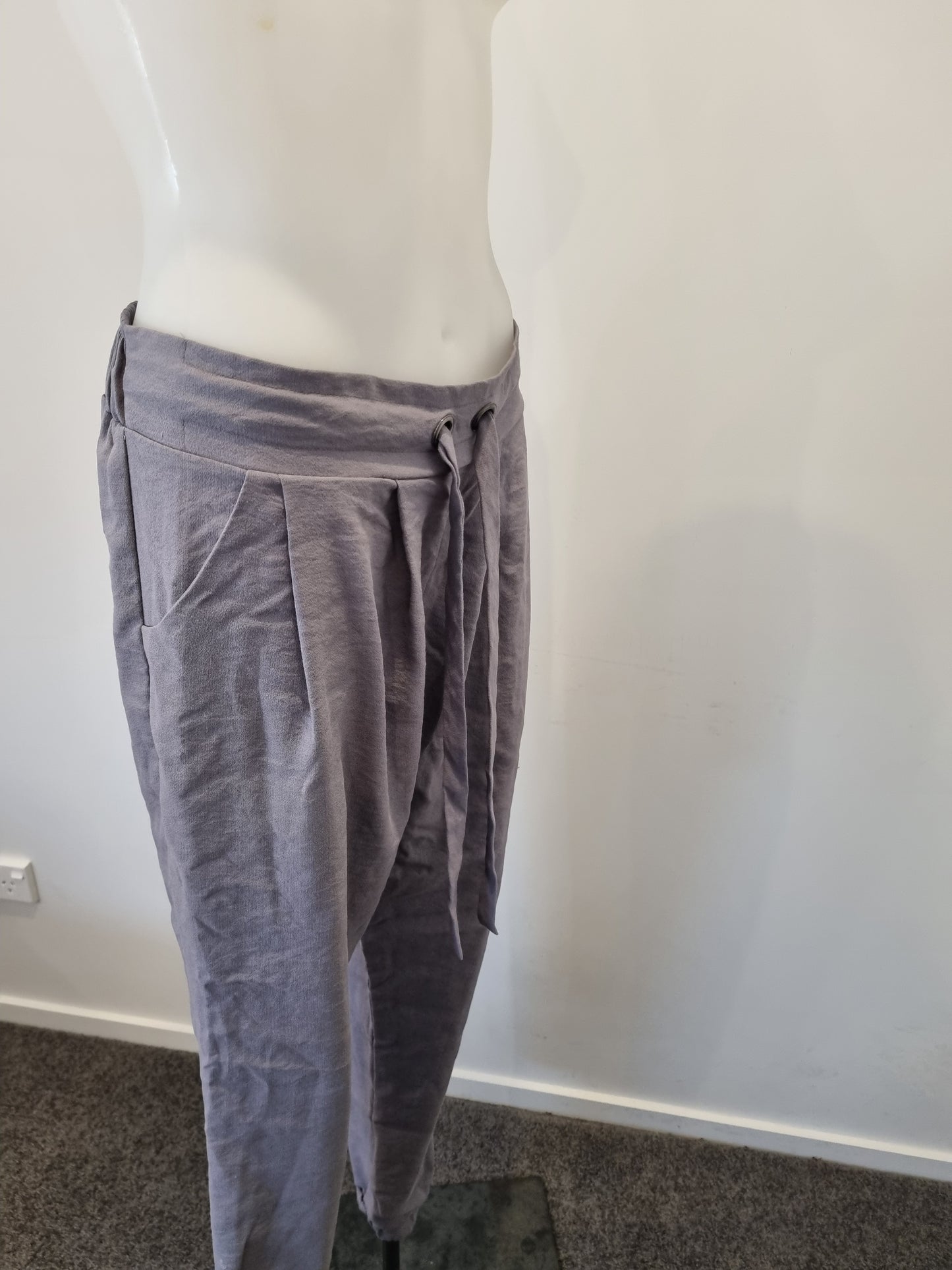 Kilt pants - size 8