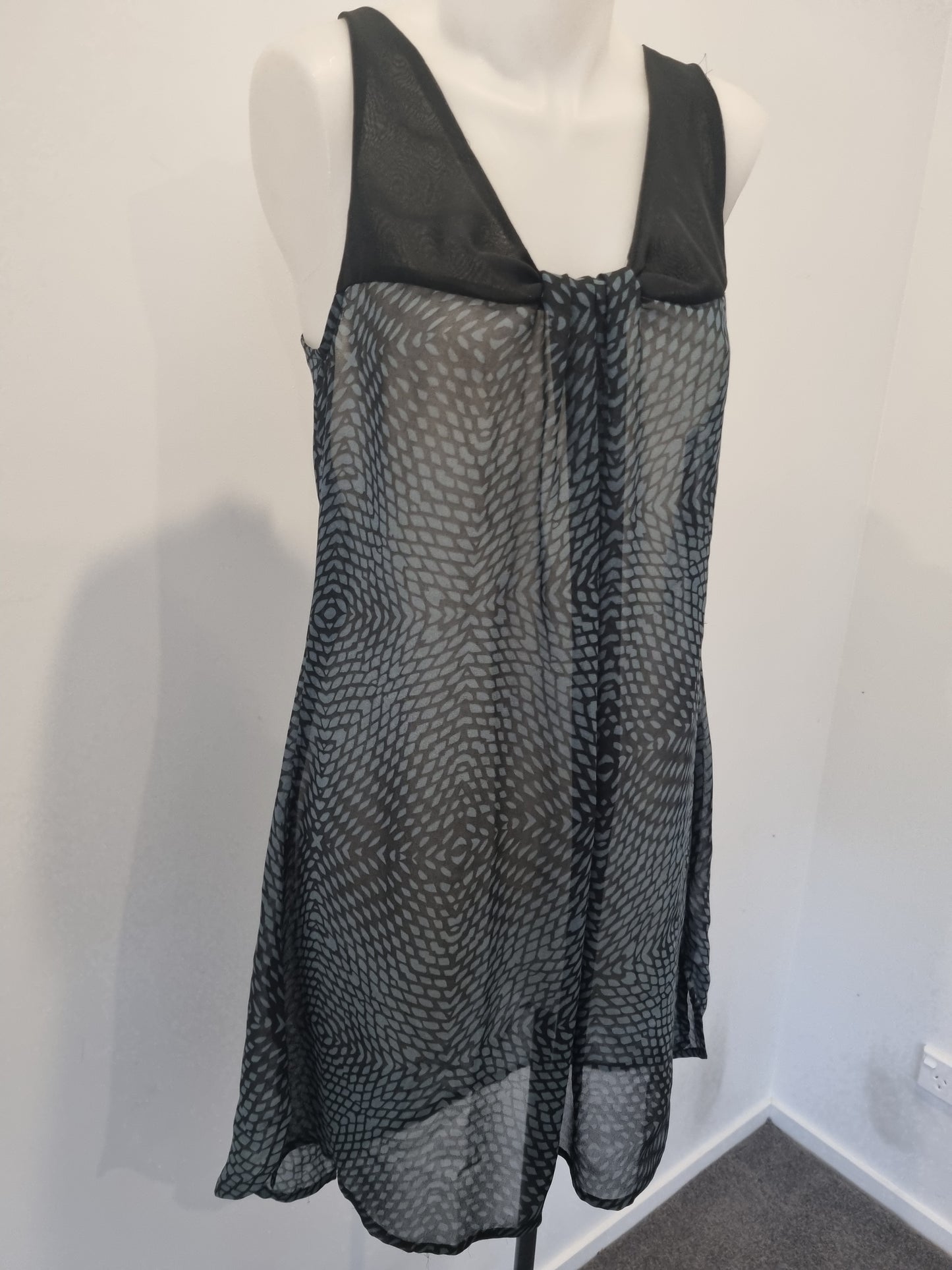 RJC by Kingan Jones Top - Size 8