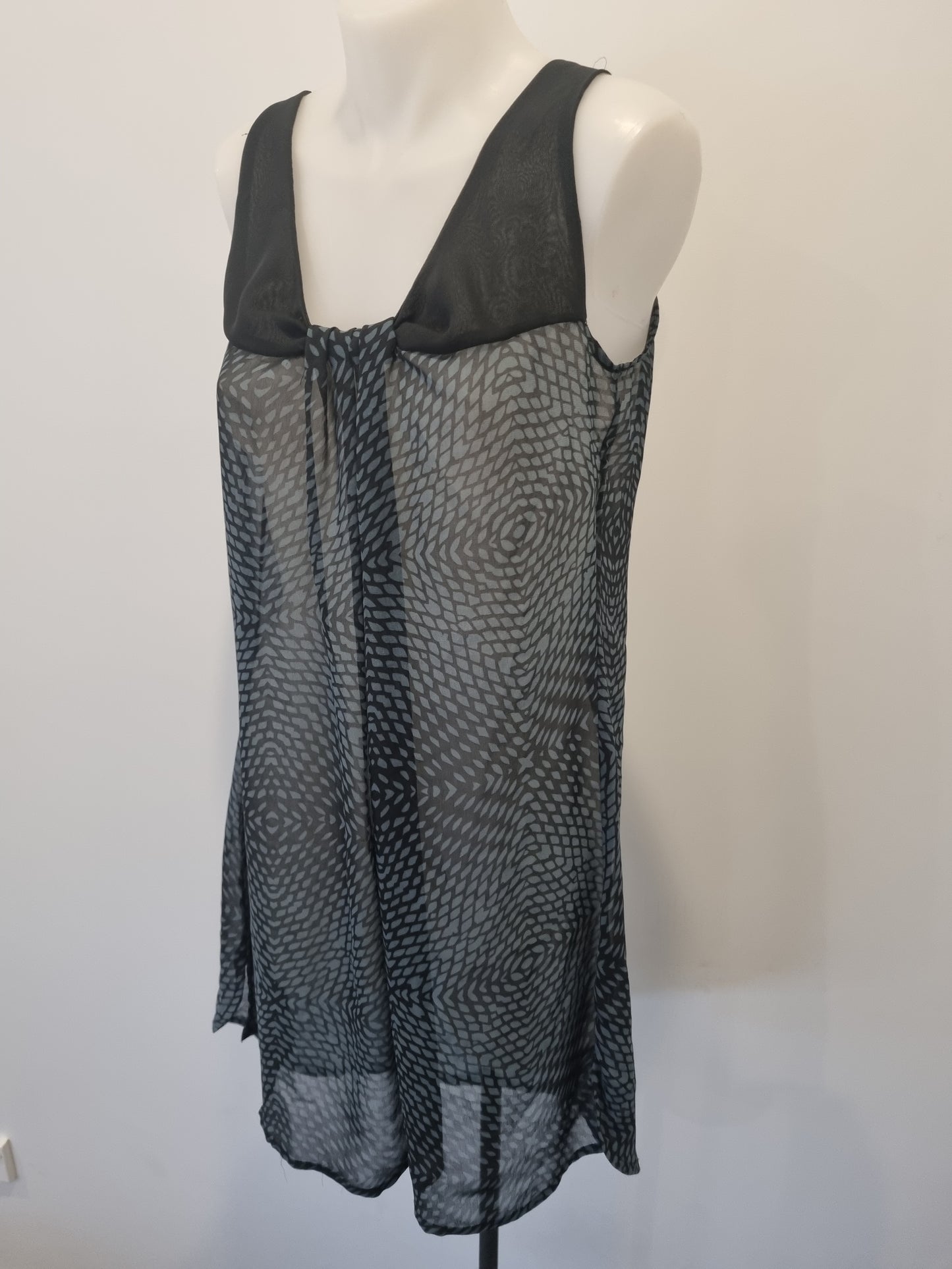 RJC by Kingan Jones Top - Size 8