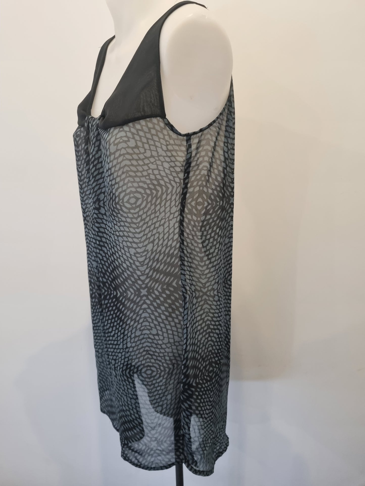 RJC by Kingan Jones Top - Size 8