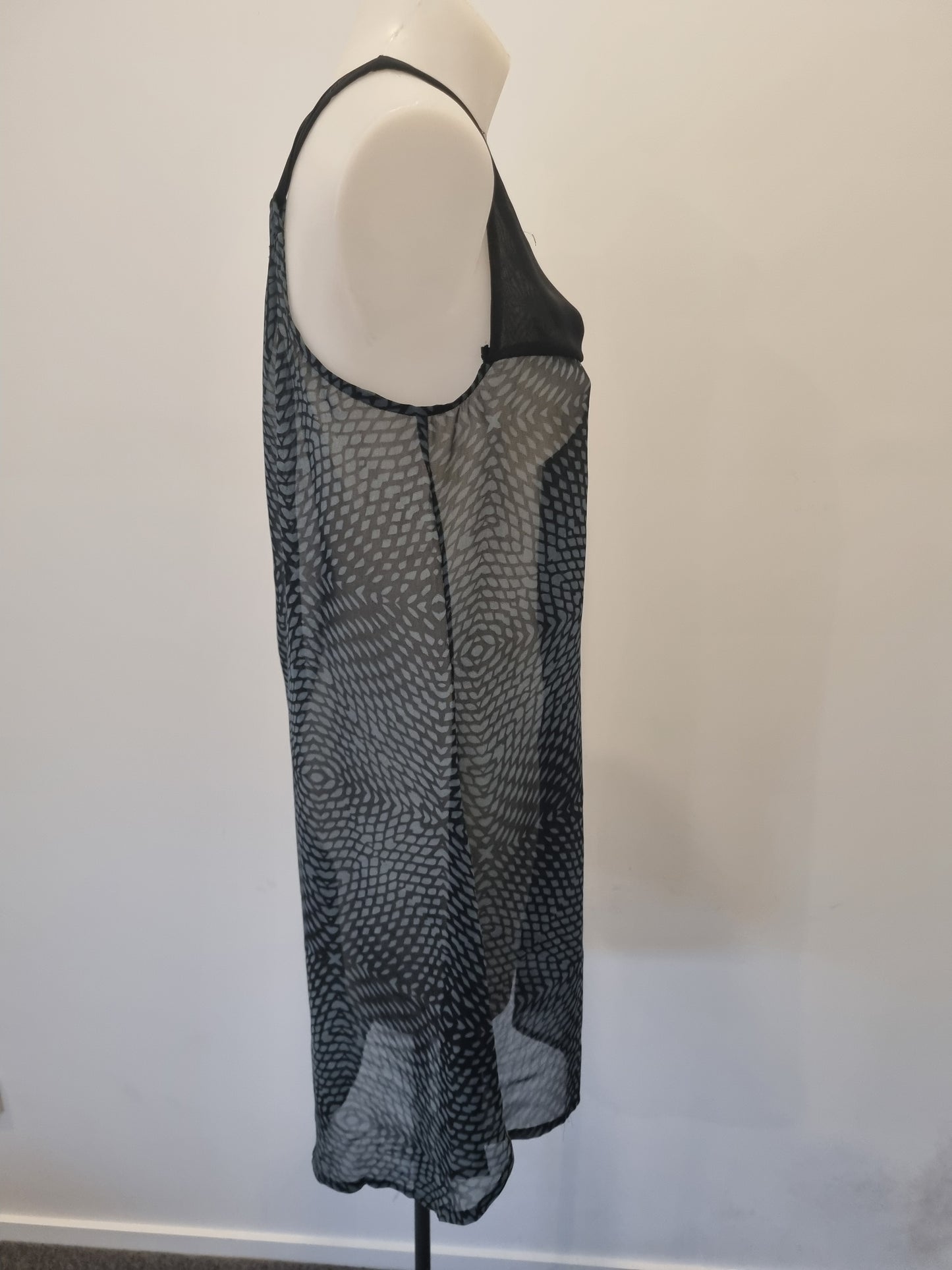 RJC by Kingan Jones Top - Size 8