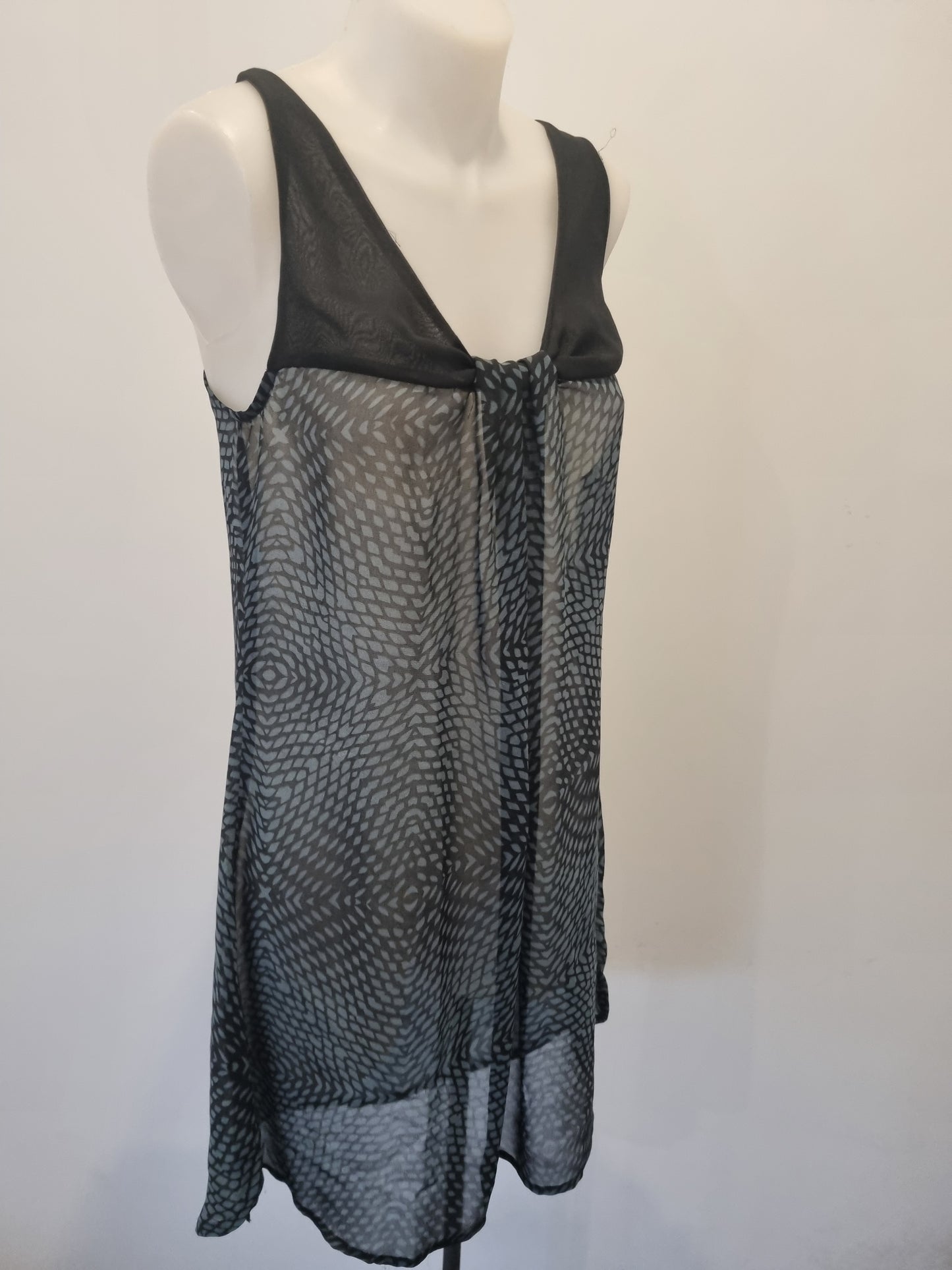 RJC by Kingan Jones Top - Size 8