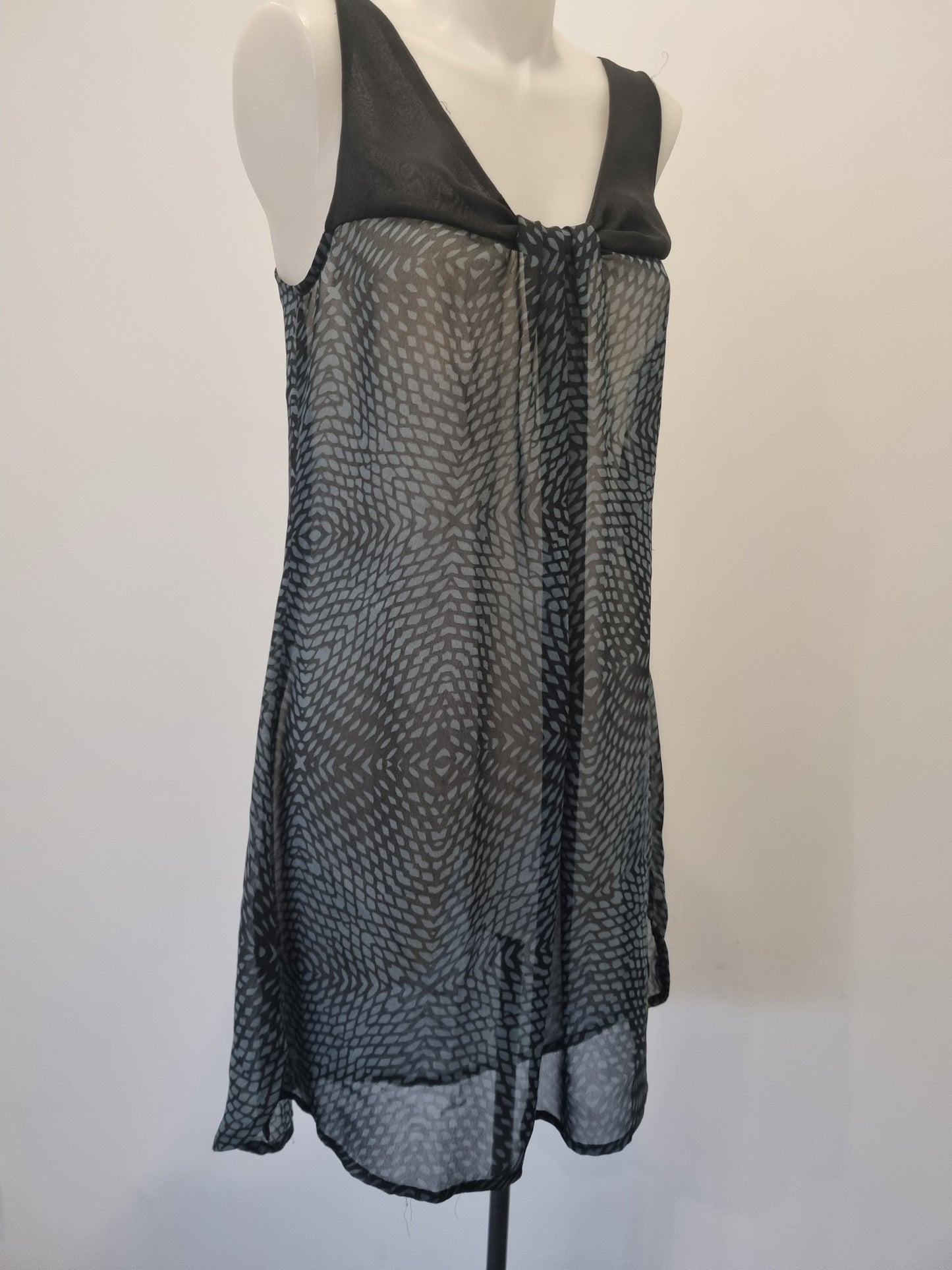 RJC by Kingan Jones Top - Size 8