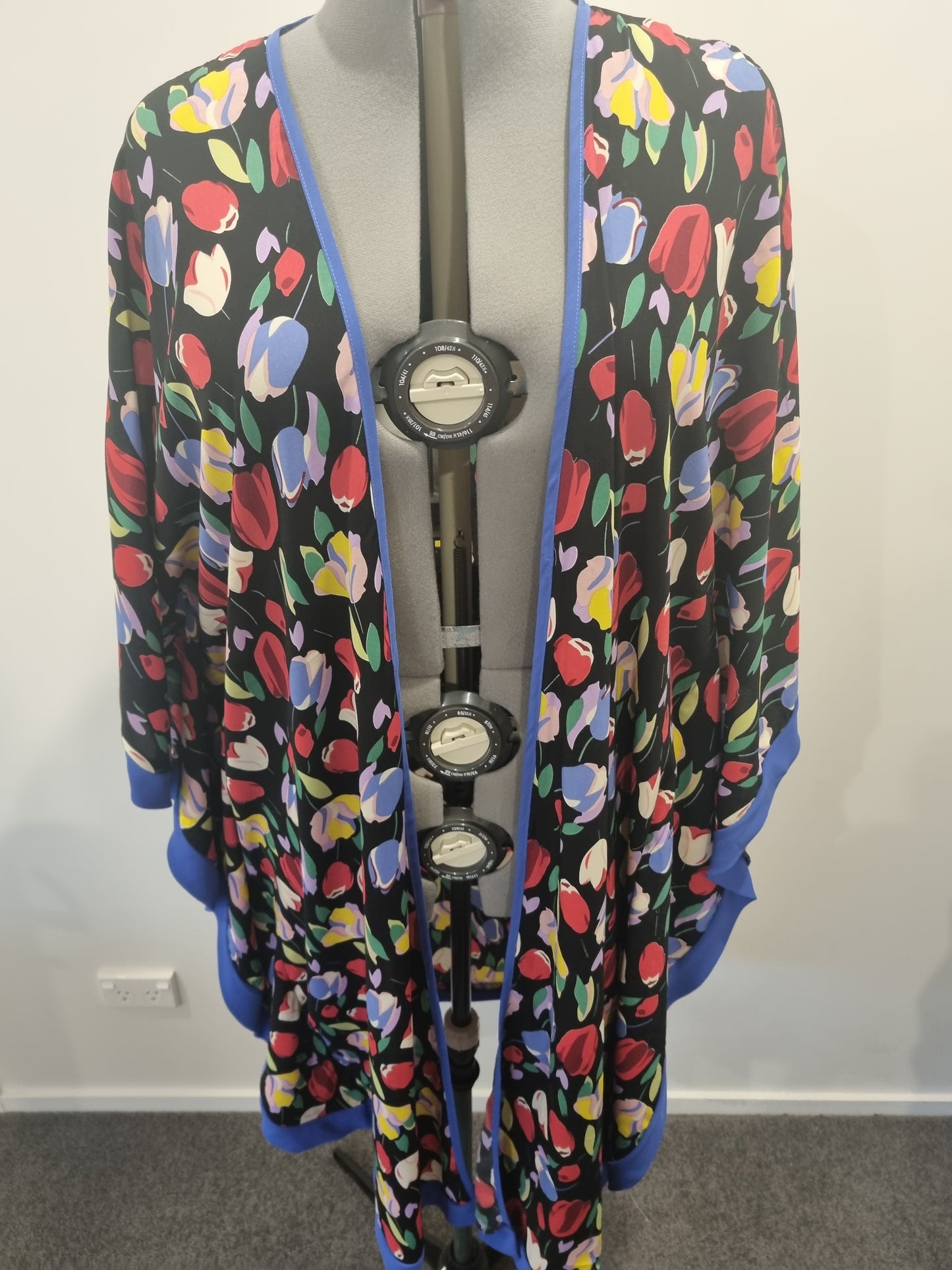 Hot Mamma Cardigan/Kimono - Size 4 (18/20)